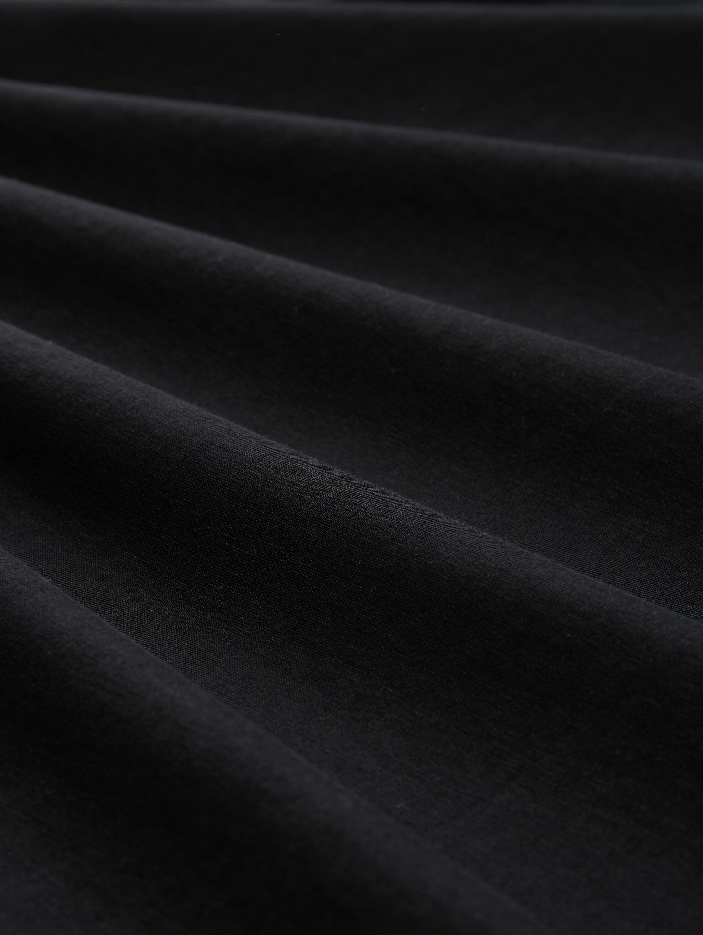 Basic T-Shirt mit Logo-Print - almost_black - 