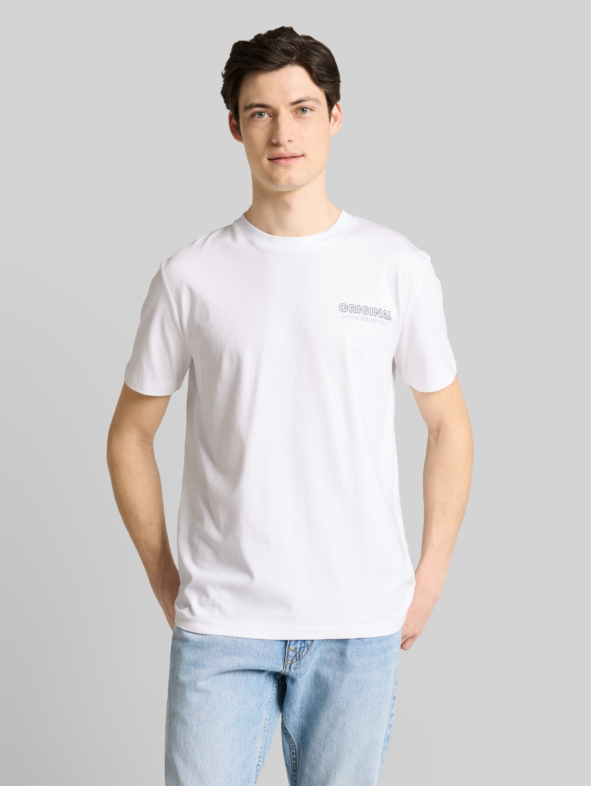 Basic T-Shirt mit Logo-Print - white horse - Ausschnitt Model-Vorderansicht