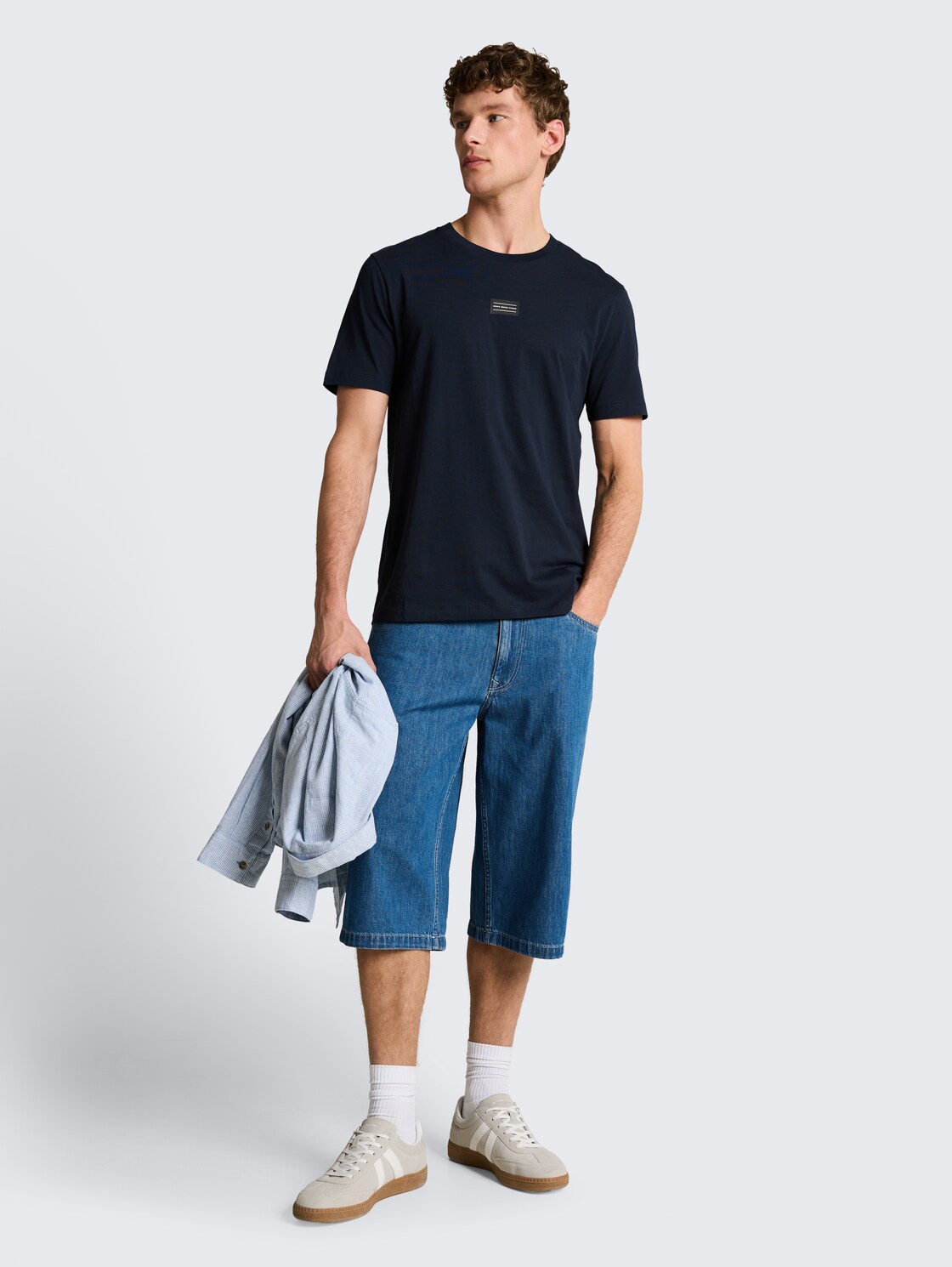 Basic T-Shirt mit Logo-Print - special blue - Model-Vorderansicht