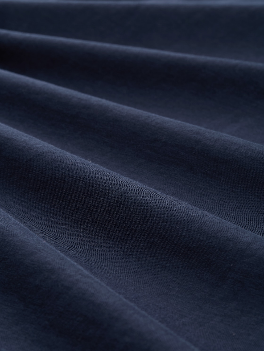 Basic T-Shirt mit Logo-Print - dark navy - Material-Ansicht