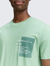 Basic T-Shirt mit Logo-Print - paradise mint - Detail-Model-Ansicht