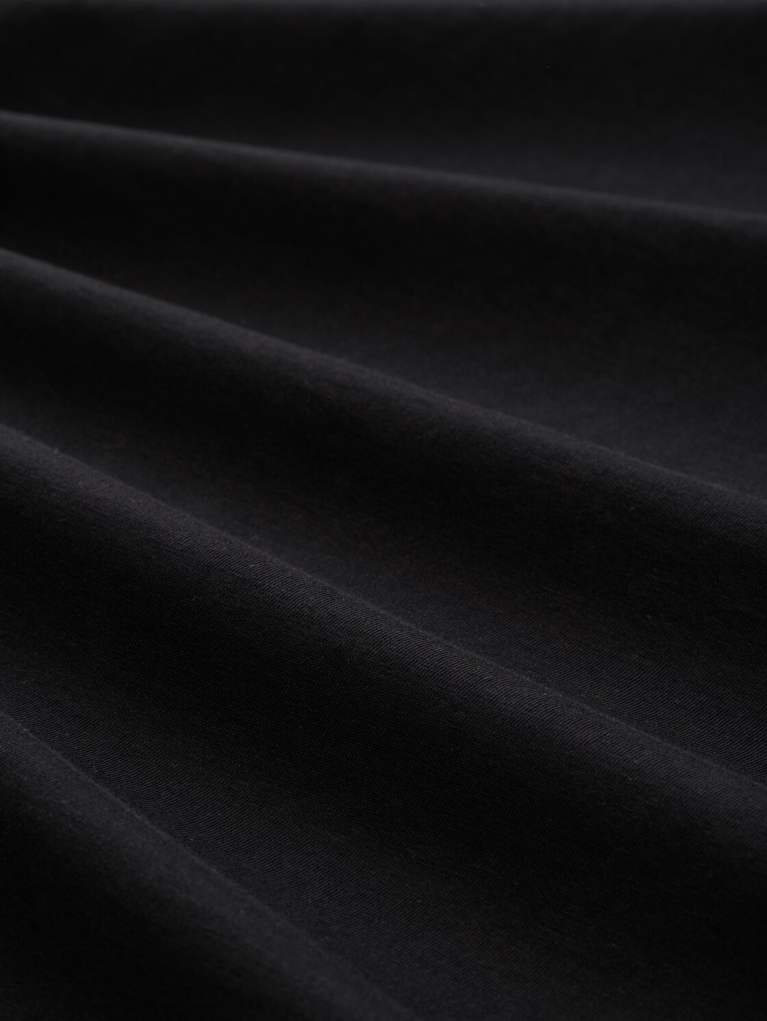 Basic T-Shirt mit Logo-Print - black - Material-Ansicht