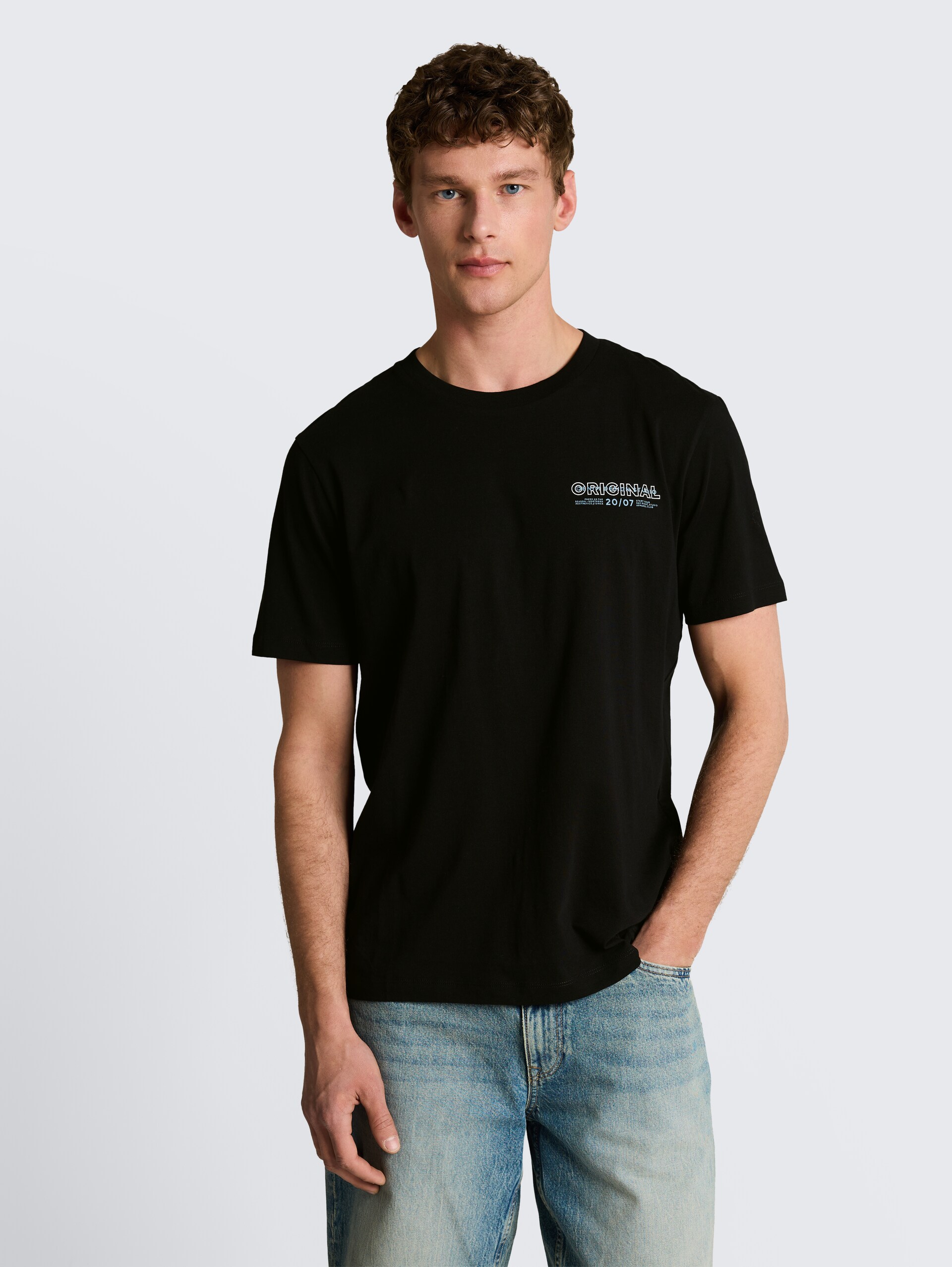 Basic T-Shirt mit Logo-Print - deep sea black - Ausschnitt Model-Vorderansicht
