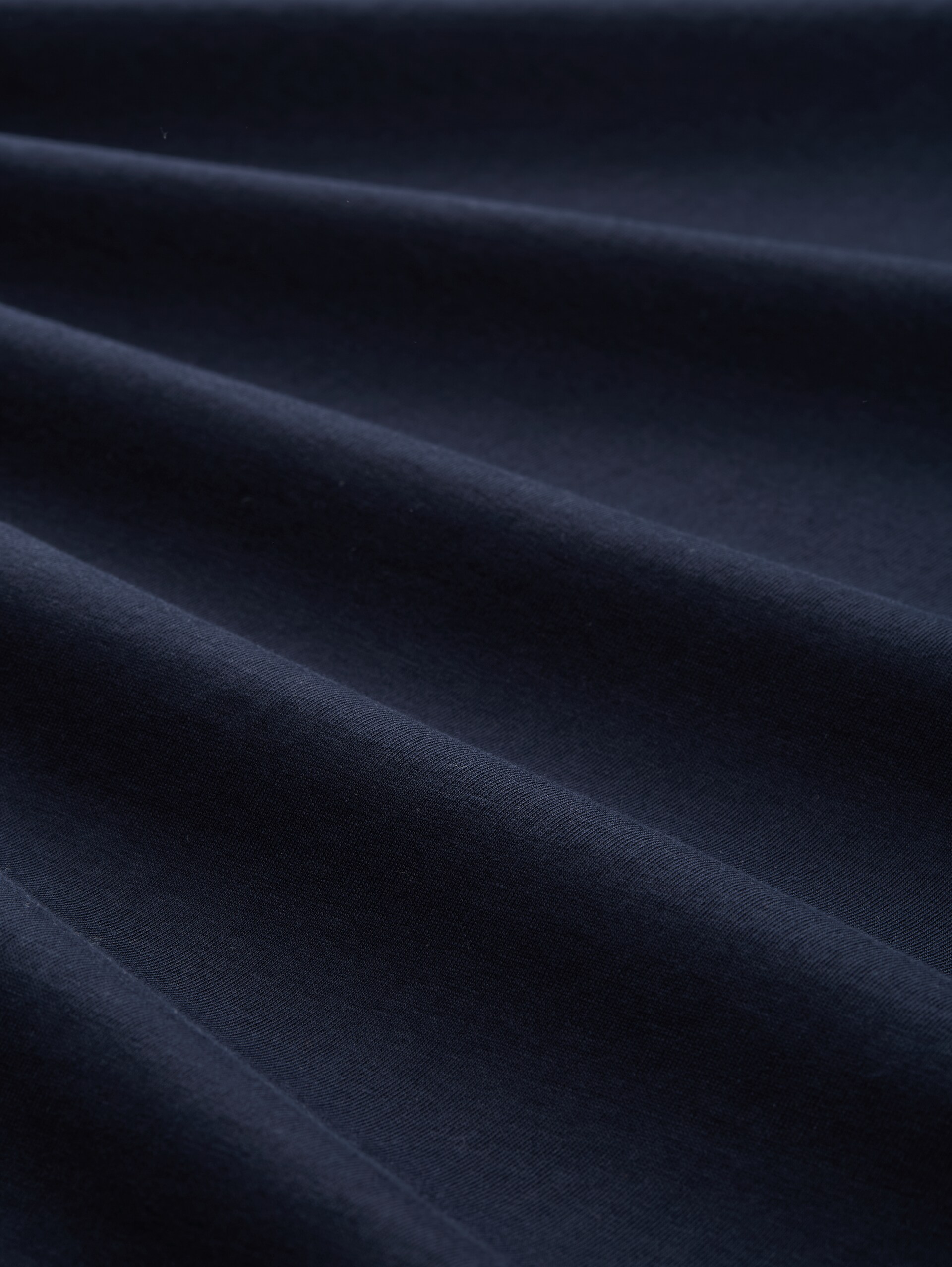 Basic T-Shirt mit Logo-Print - midnight navy blue - Material-Ansicht
