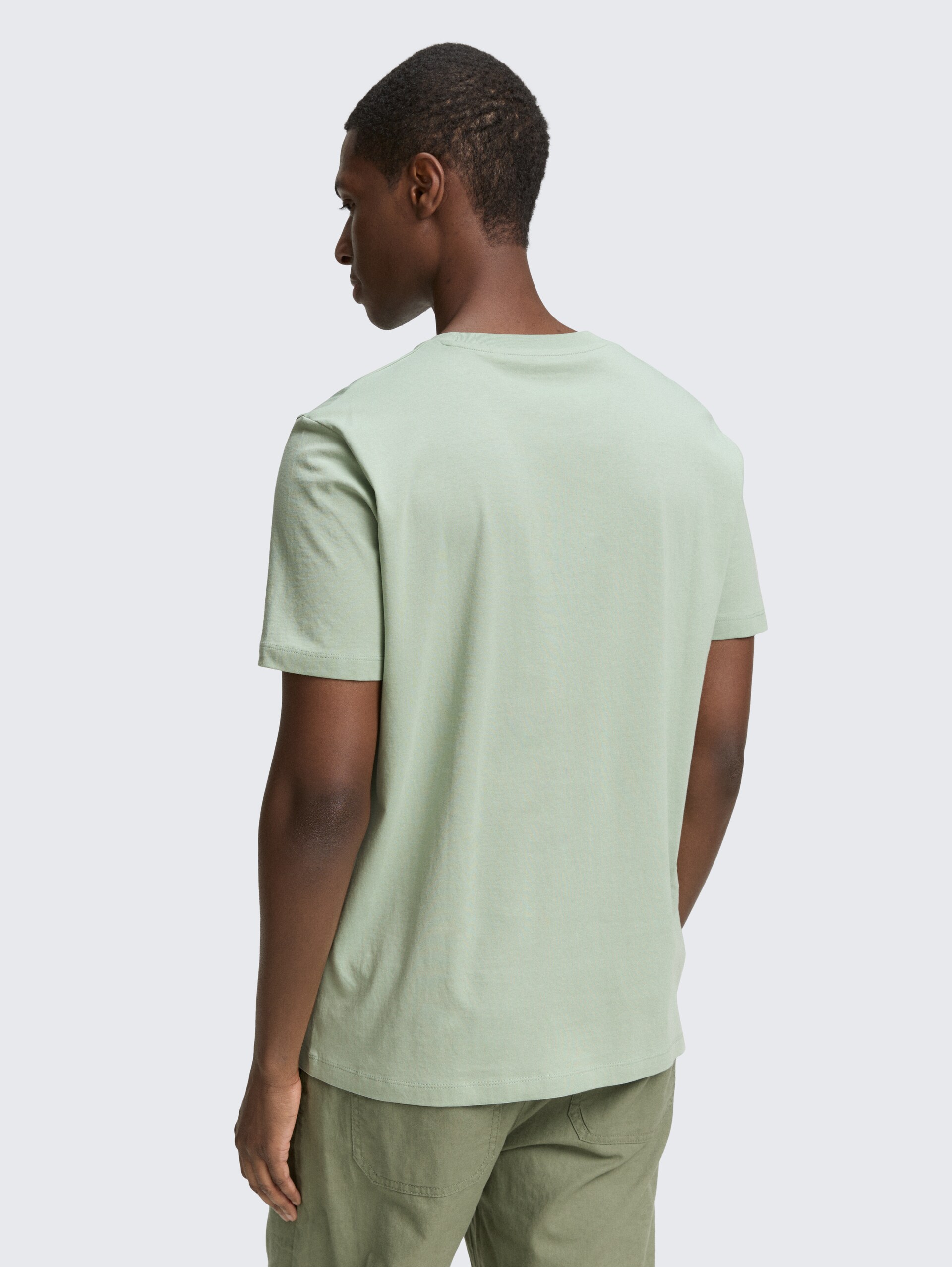 Basic T-Shirt mit Logo-Print - ice mint green - Auschnitt Model-Rückansicht