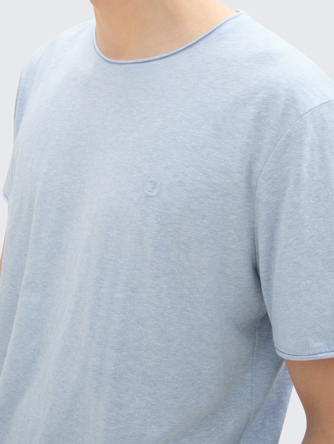 T-Shirt in Melange Optik - Brunnera Blue - Detail-Model-Ansicht