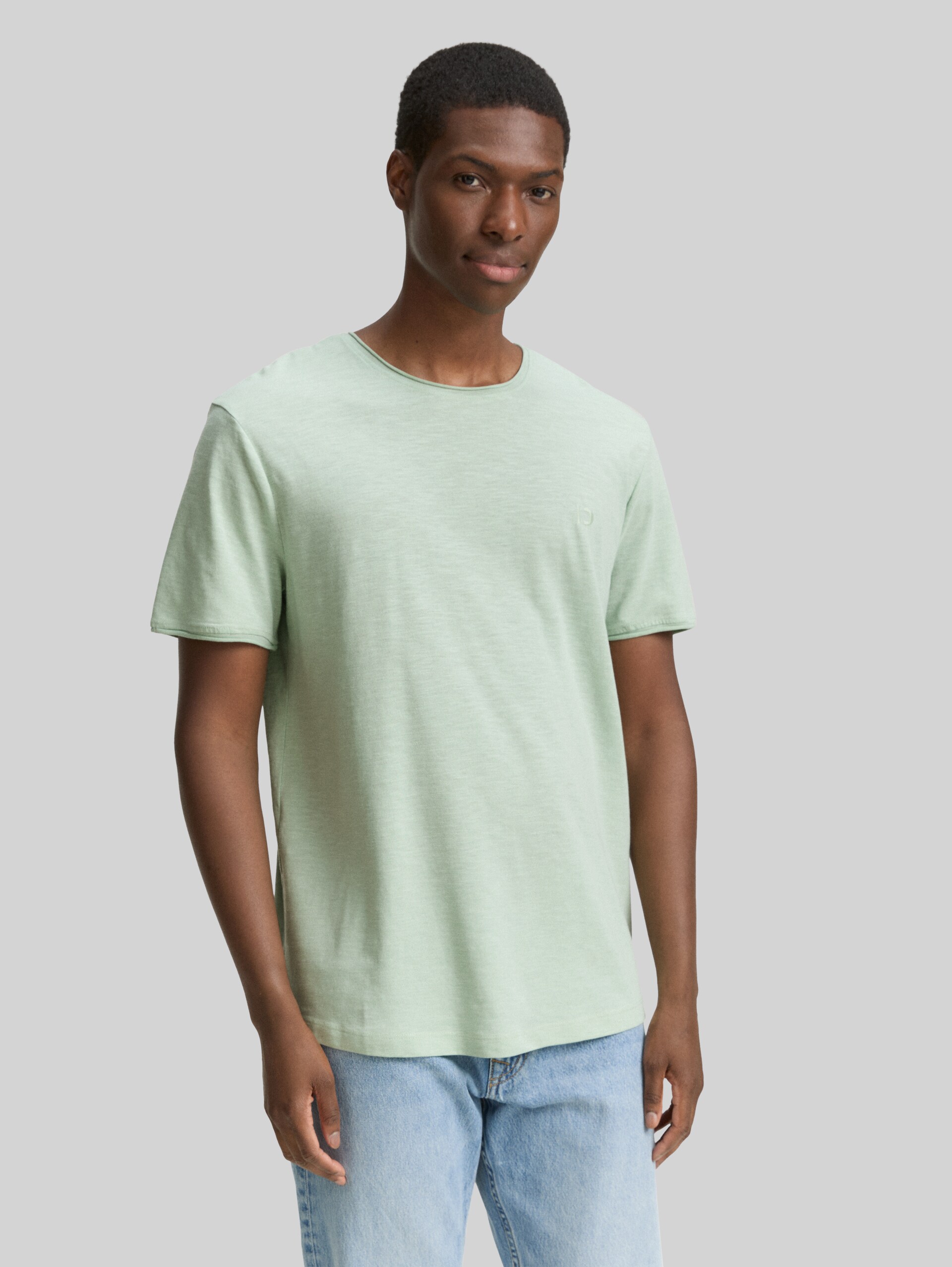 T-shirt in a melange look - Fresh Mint Green - Neckline model front view