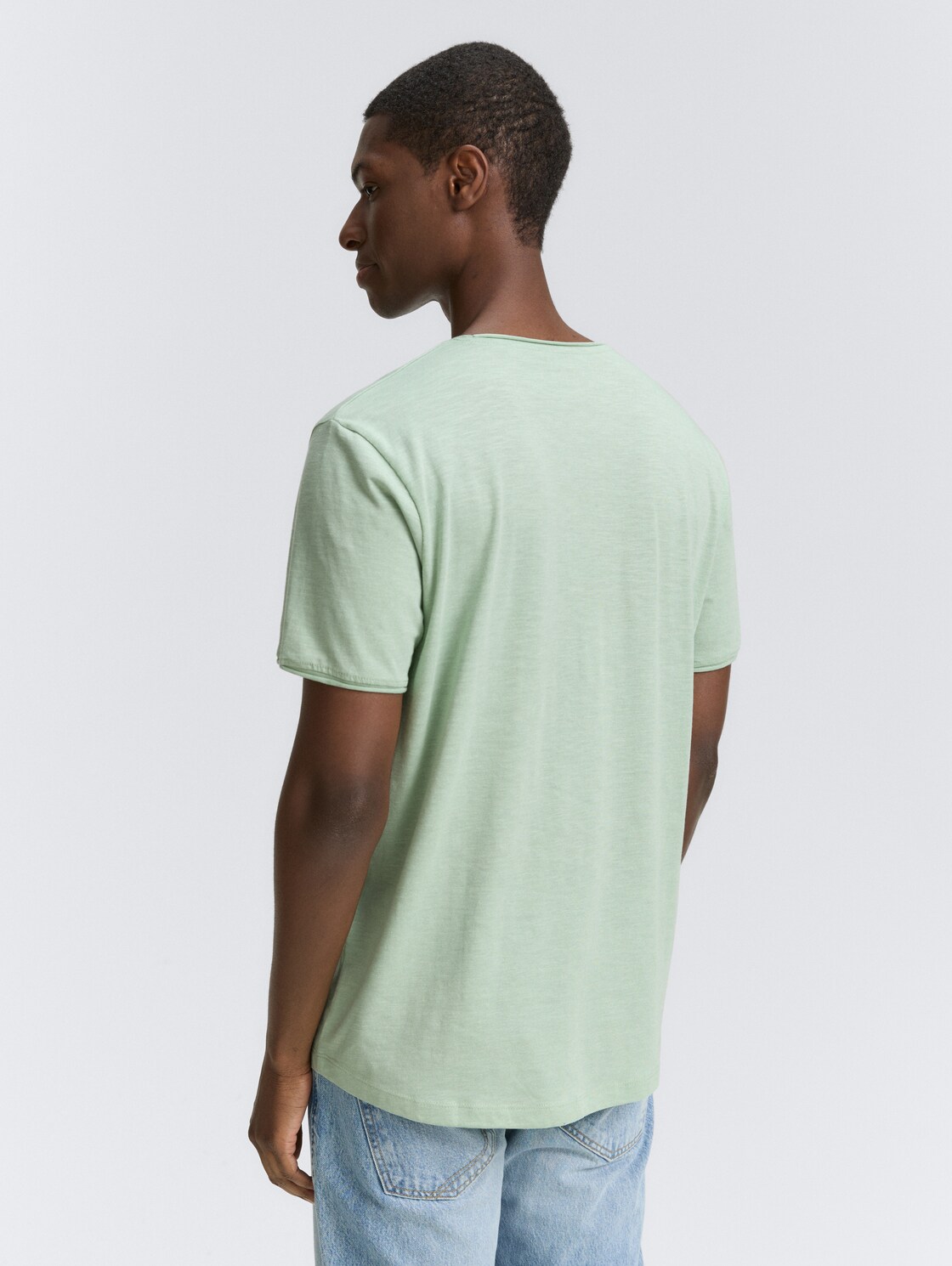 T-Shirt in Melange Optik - Fresh Mint Green - Auschnitt Model-Rückansicht