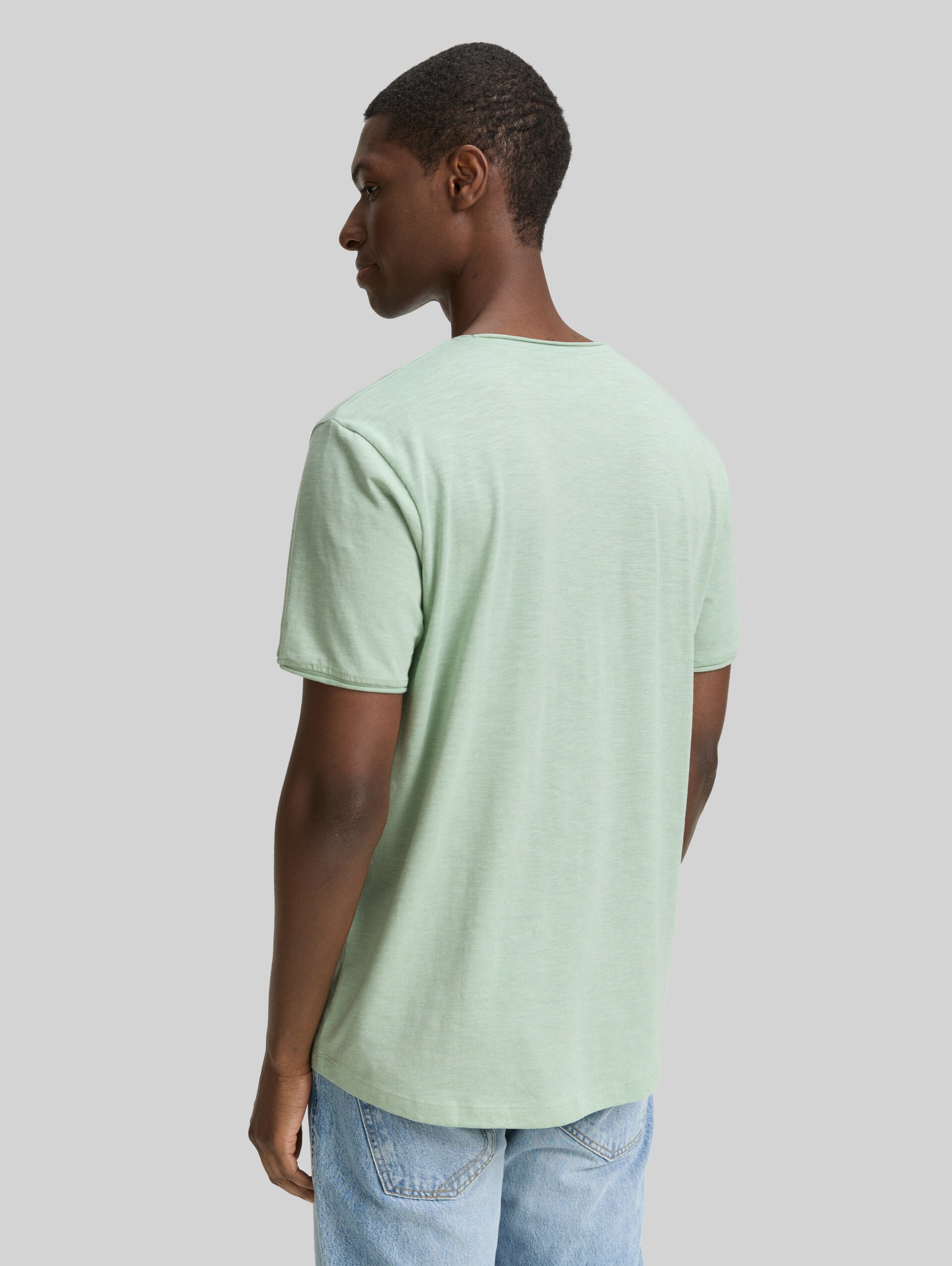 T-shirt in a melange look - Fresh Mint Green - Neckline model-back view