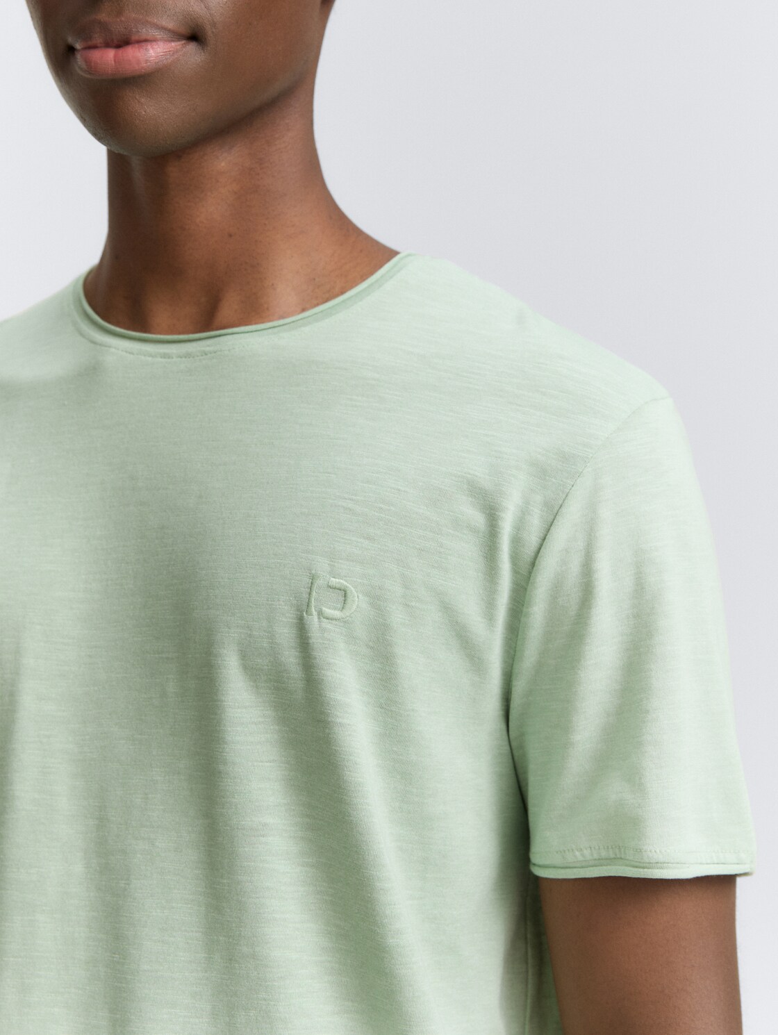 T-Shirt in Melange Optik - Fresh Mint Green - Detail-Model-Ansicht
