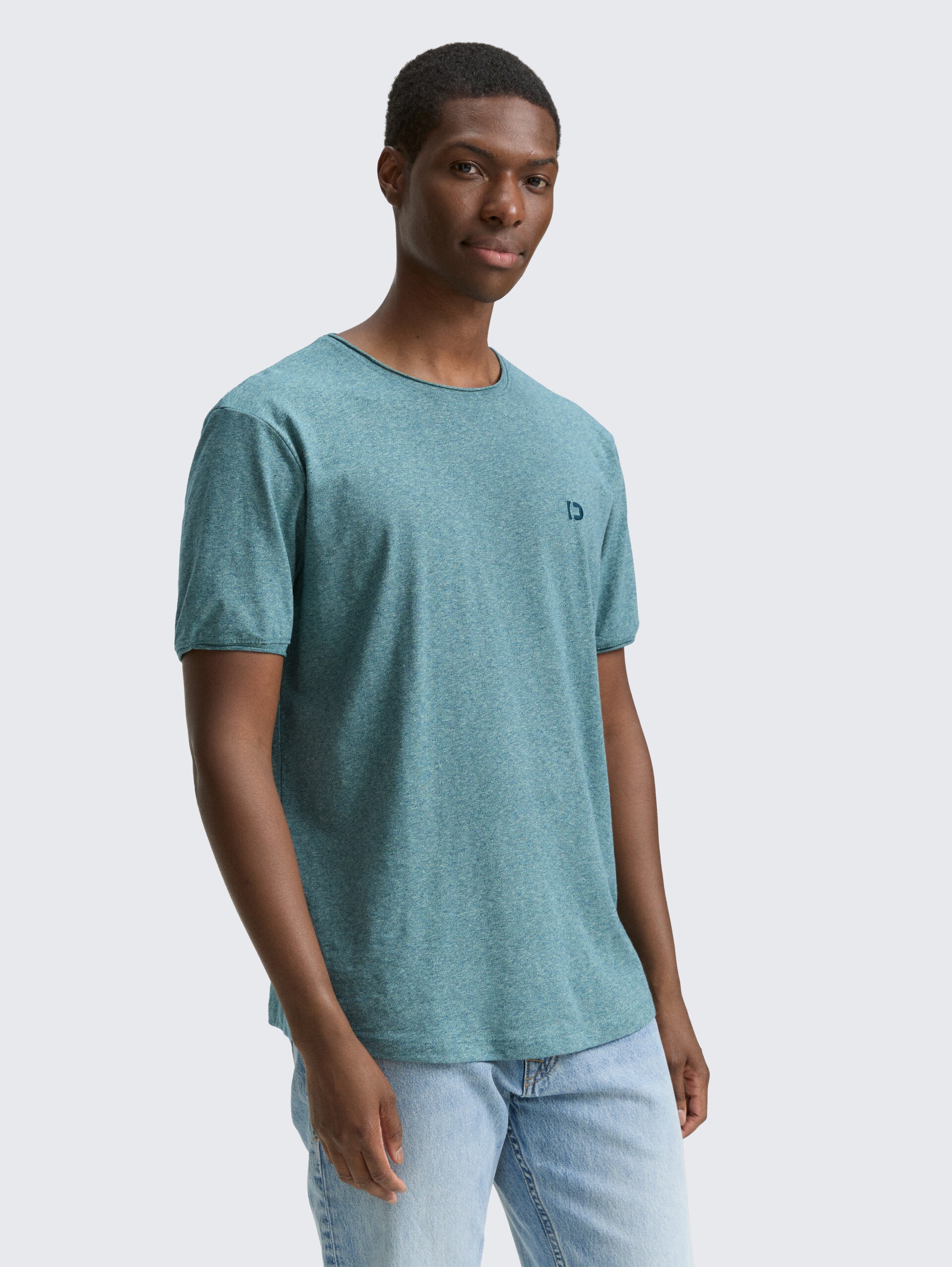 T-Shirt in Melange Optik - deep pond green mix melange - Ausschnitt Model-Vorderansicht