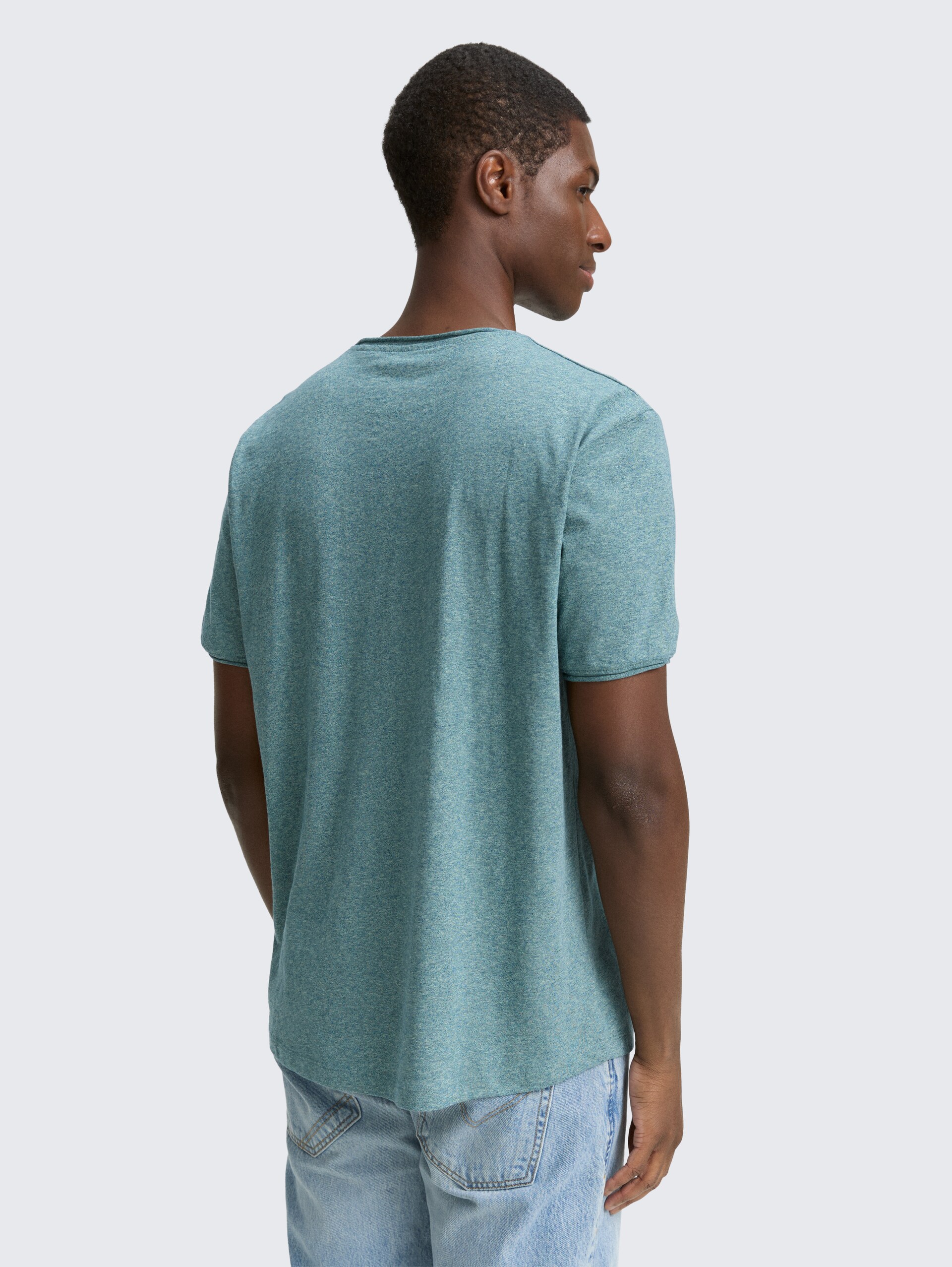 T-Shirt in Melange Optik - deep pond green mix melange - Auschnitt Model-Rückansicht