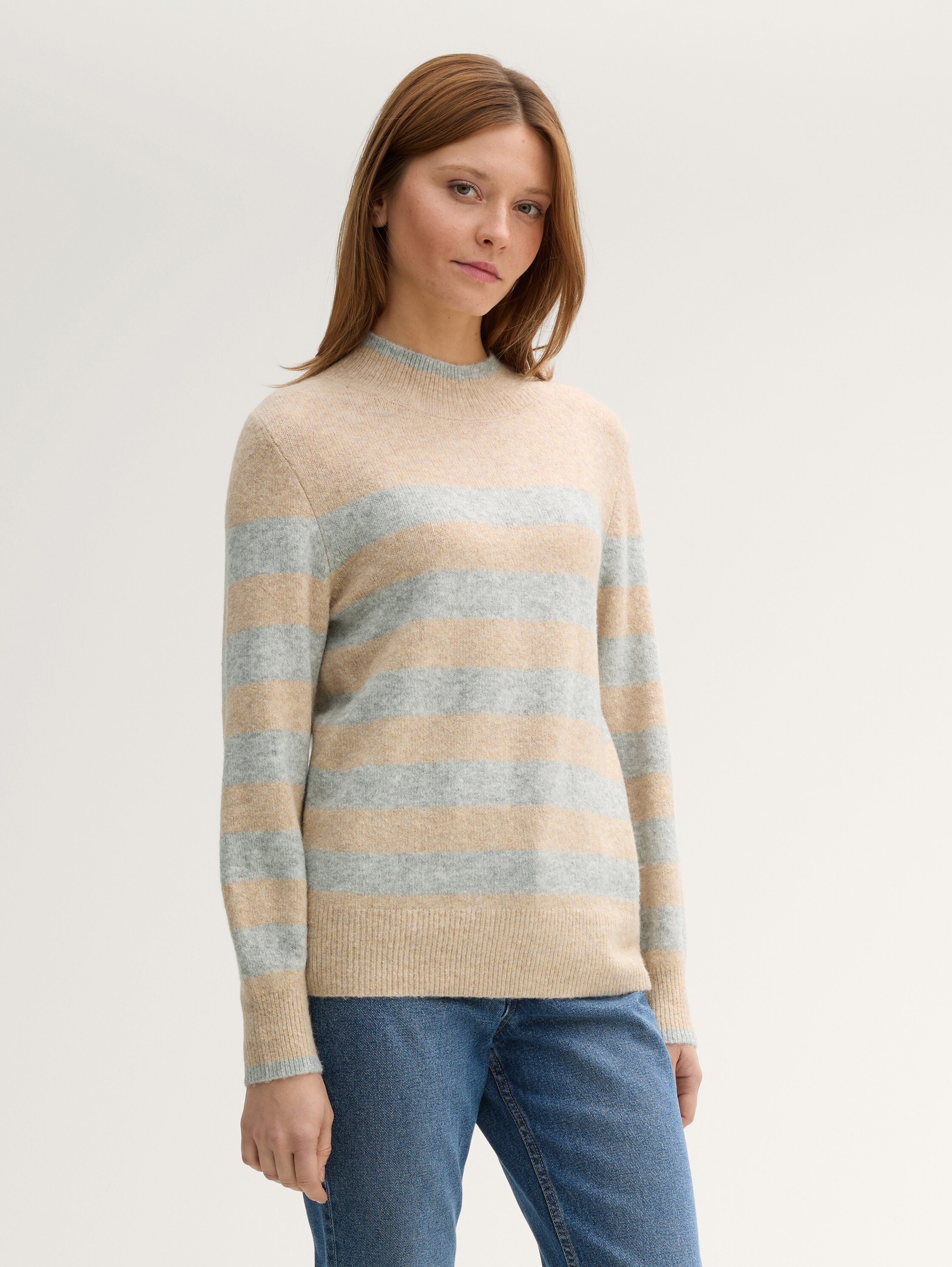 Gestreepte trui met hoge hals - camel_beige_stripe - 