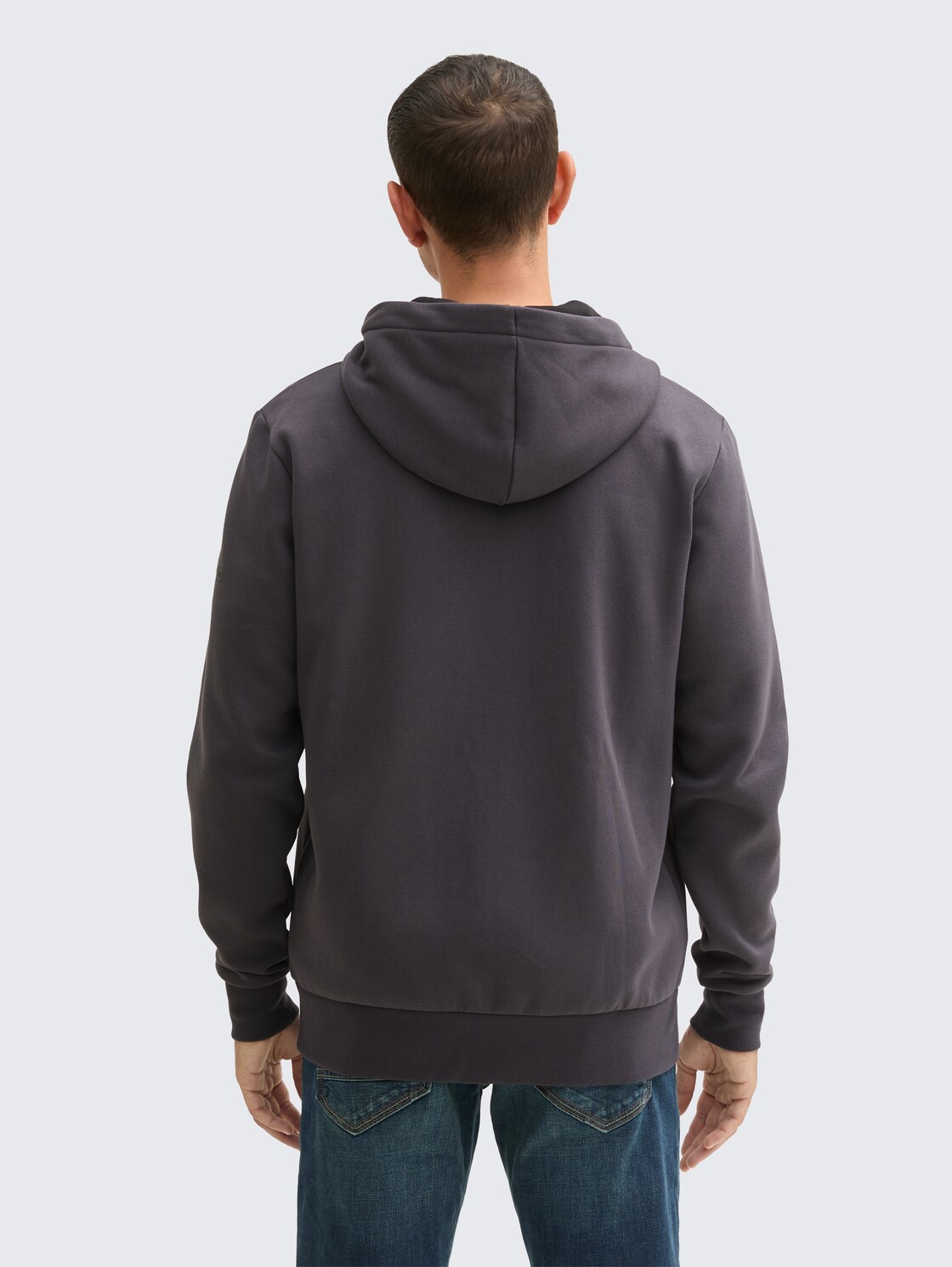 Basic Hoodie Sweatjacke - Tarmac Grey - Auschnitt Model-Rückansicht