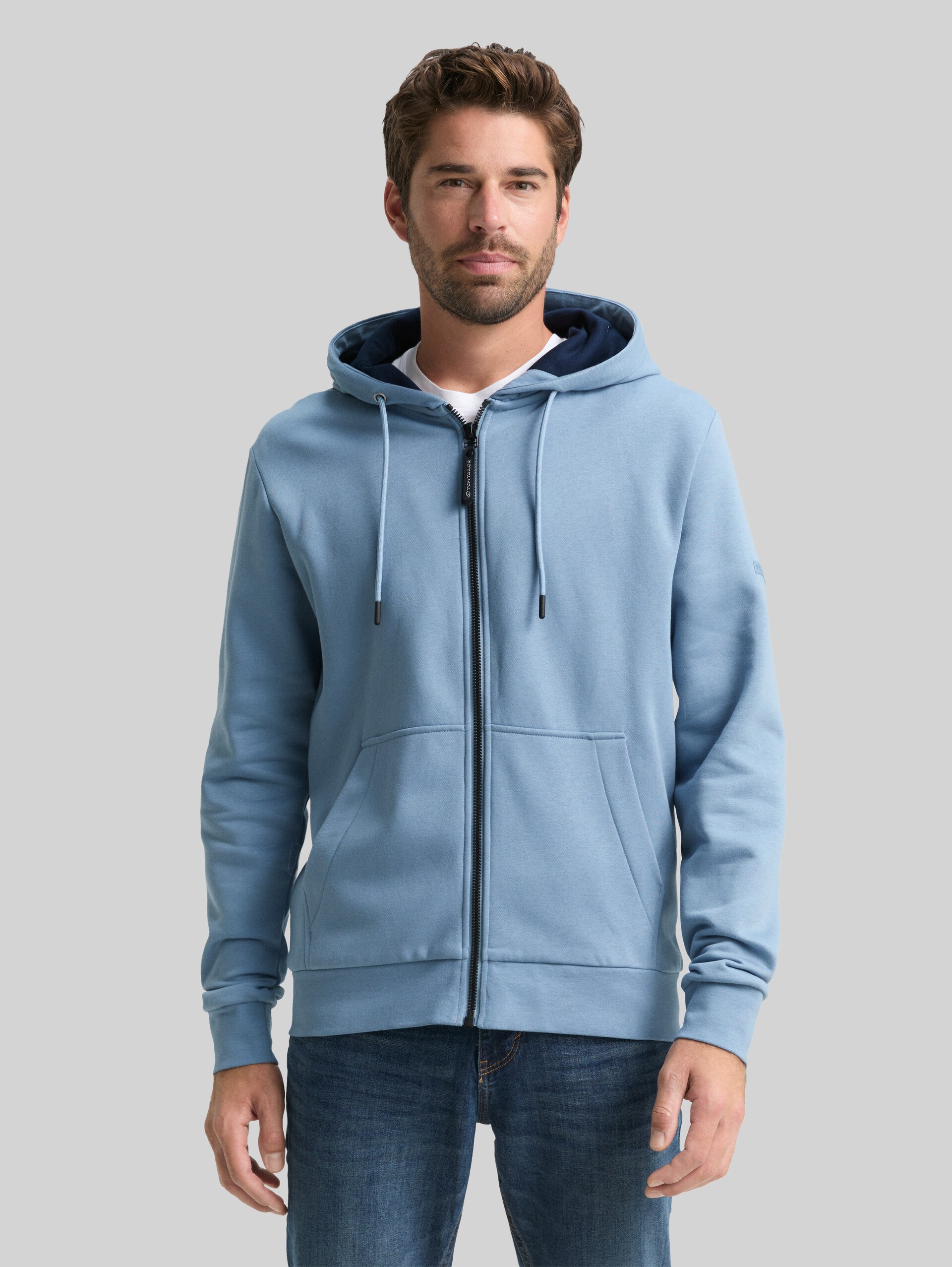 Basic hoodie sweatshirt - faded denim blue - Neckline model front view