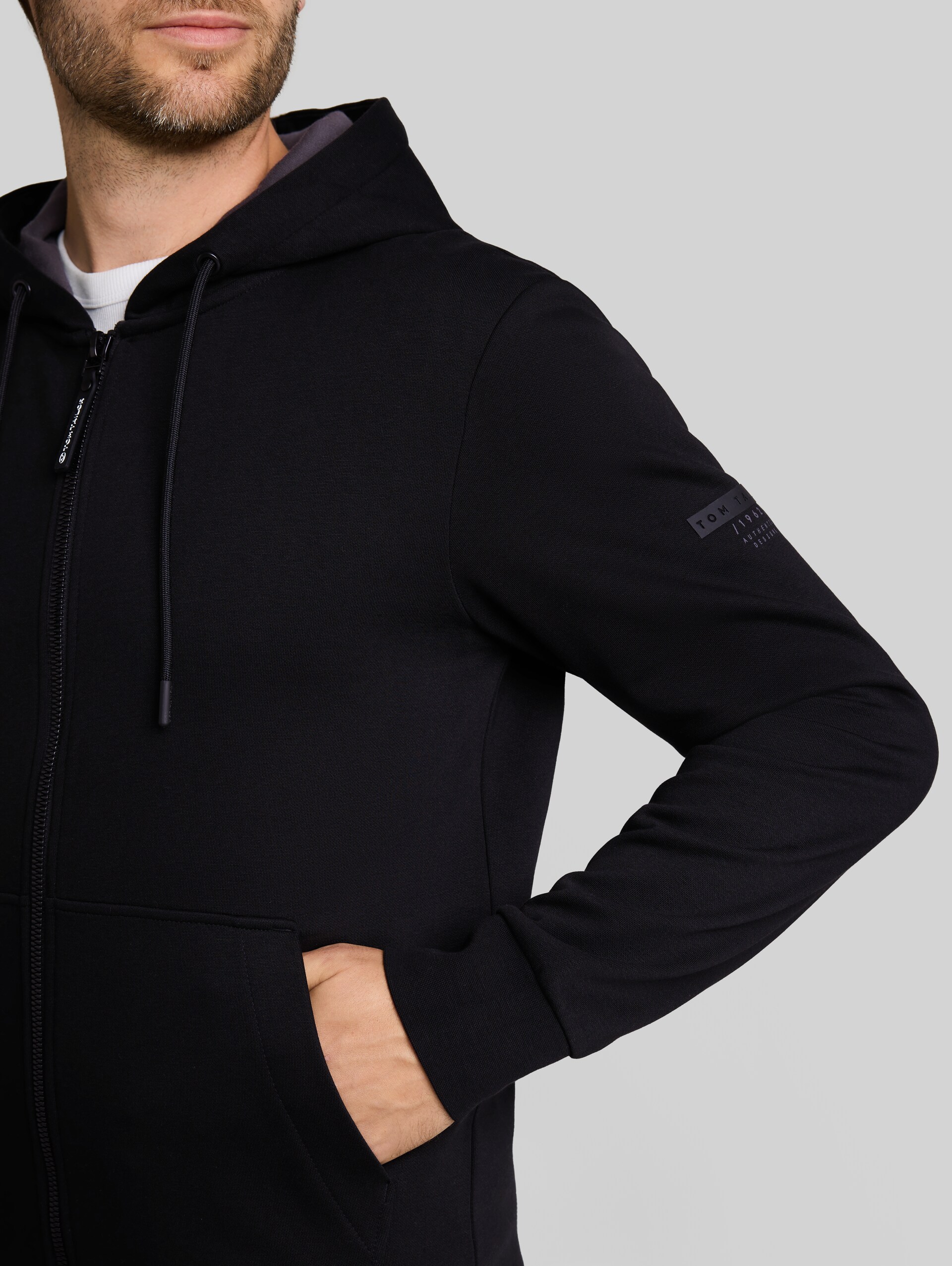 Basic hoodie-sweatjack - Black - Detailaanzicht model
