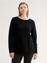 Plus Size - Strickpullover aus Bio-Baumwolle - deep black - Ausschnitt Model-Vorderansicht