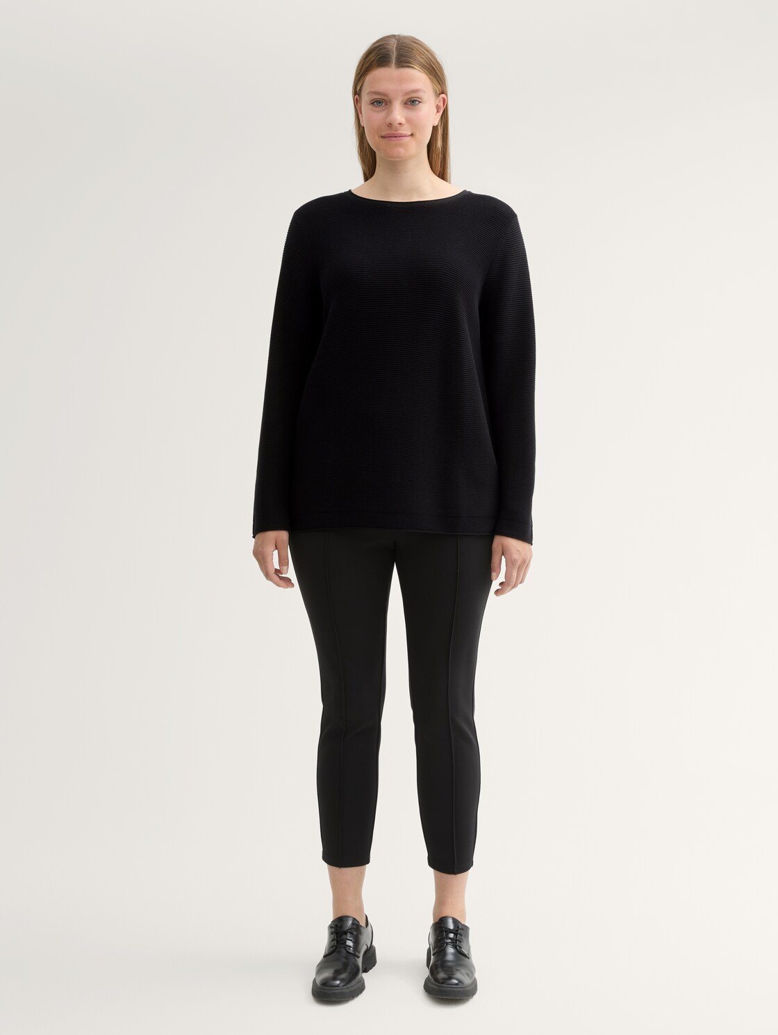 Plus Size - Strickpullover aus Bio-Baumwolle - deep black - Model-Vorderansicht