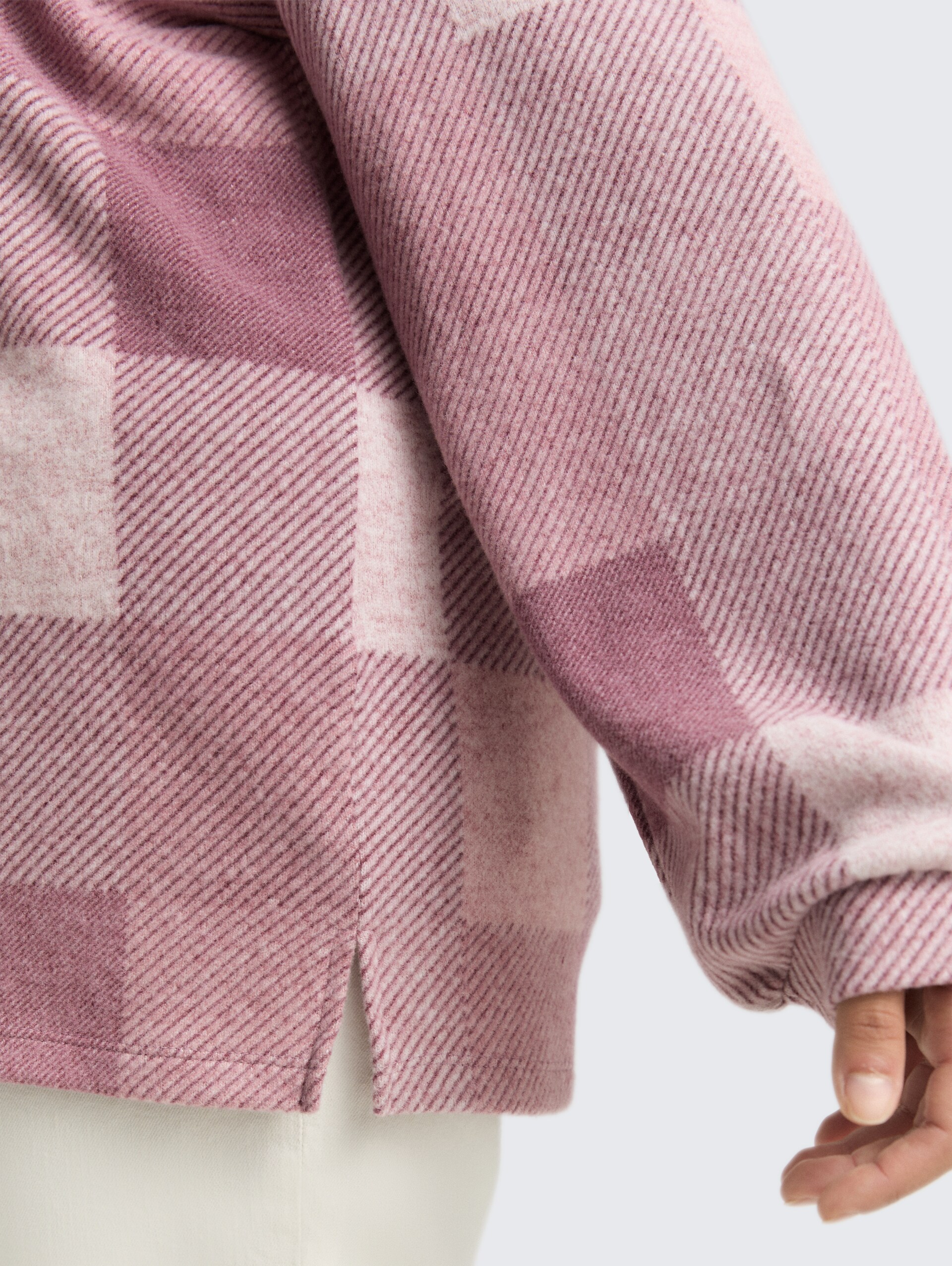 Plus Size - Langarmshirt mit Muster - berry cosy check - Detail-Model-Ansicht