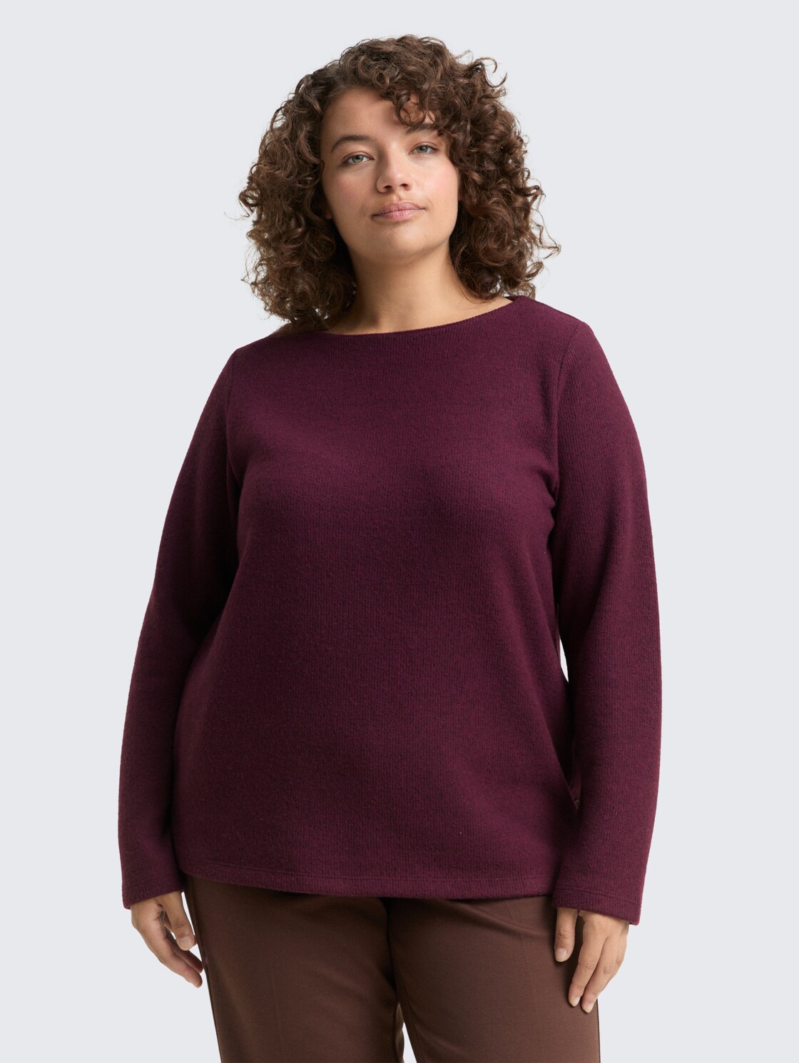 Plus Size - Soft-Touch Sweatshirt mit Knopfdetails - Dark Red Mélange - Ausschnitt Model-Vorderansicht