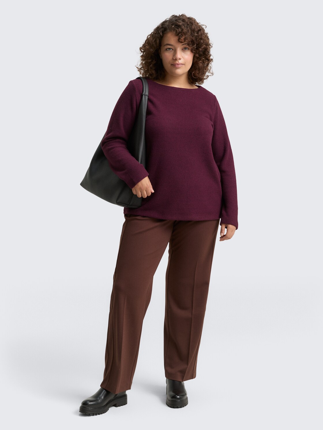 Plus Size - Soft-Touch Sweatshirt mit Knopfdetails - Dark Red Mélange - Model-Vorderansicht
