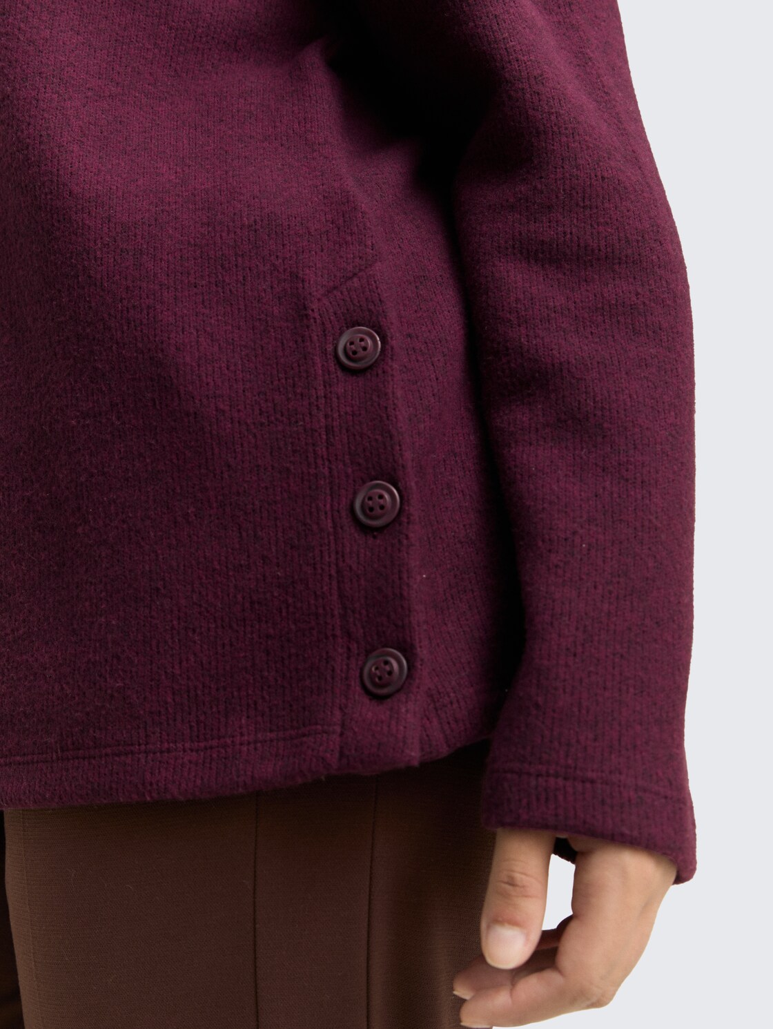 Plus Size - Soft-Touch Sweatshirt mit Knopfdetails - Dark Red Mélange - Detail-Model-Ansicht