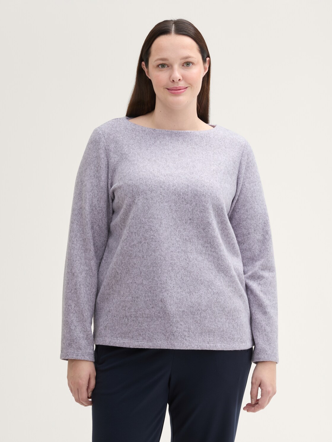 Plus Size - Soft-Touch Sweatshirt mit Knopfdetails - soft lavender melange - Ausschnitt Model-Vorderansicht