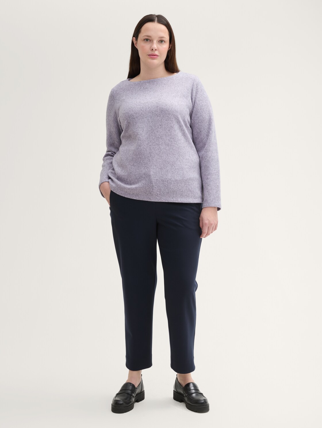 Plus Size - Soft-Touch Sweatshirt mit Knopfdetails - soft lavender melange - Model-Vorderansicht