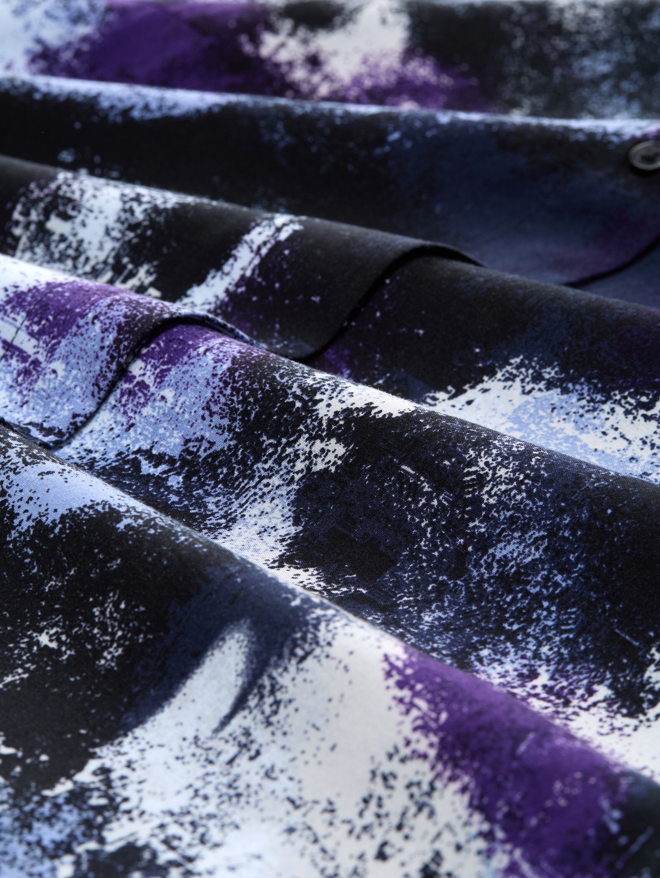 Plus Size - Loose Fit Bluse aus Viskose - artistic_watercolor_design - Material-Ansicht