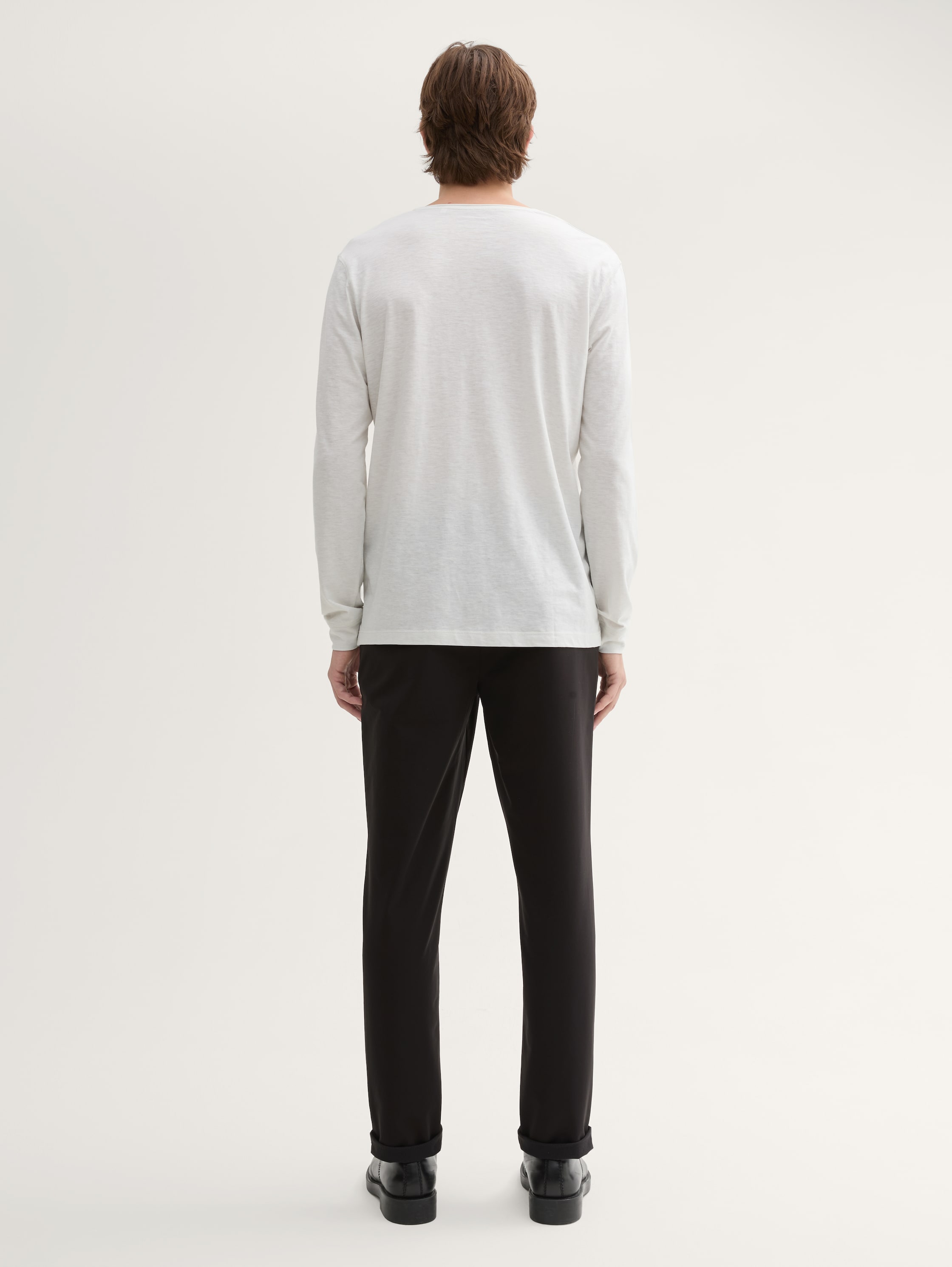 Tapered Fit Tech Chino Hose mit wasserabweisender Funktion - black - 