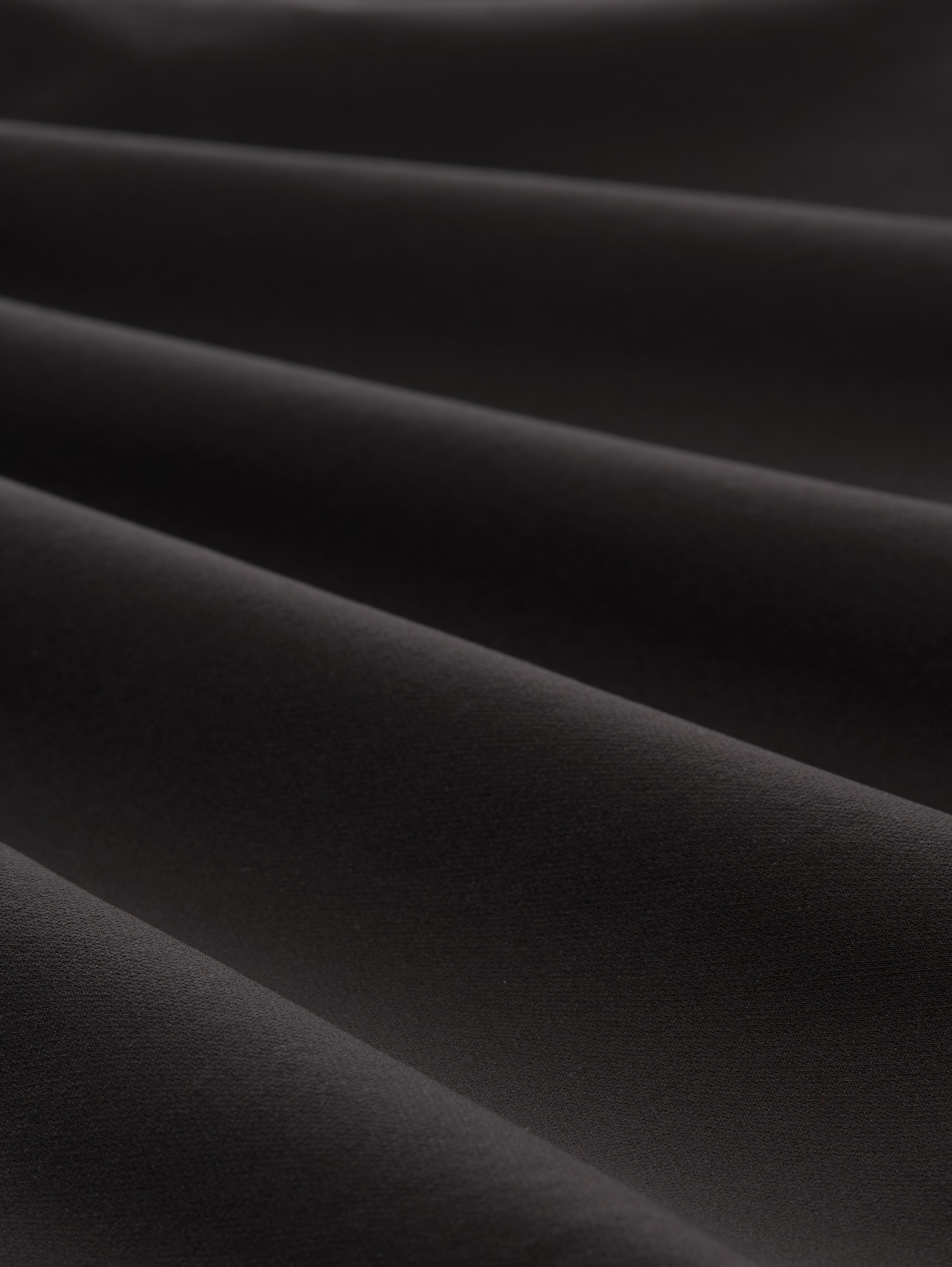 Tapered Fit Tech Chino Hose mit wasserabweisender Funktion - black - 