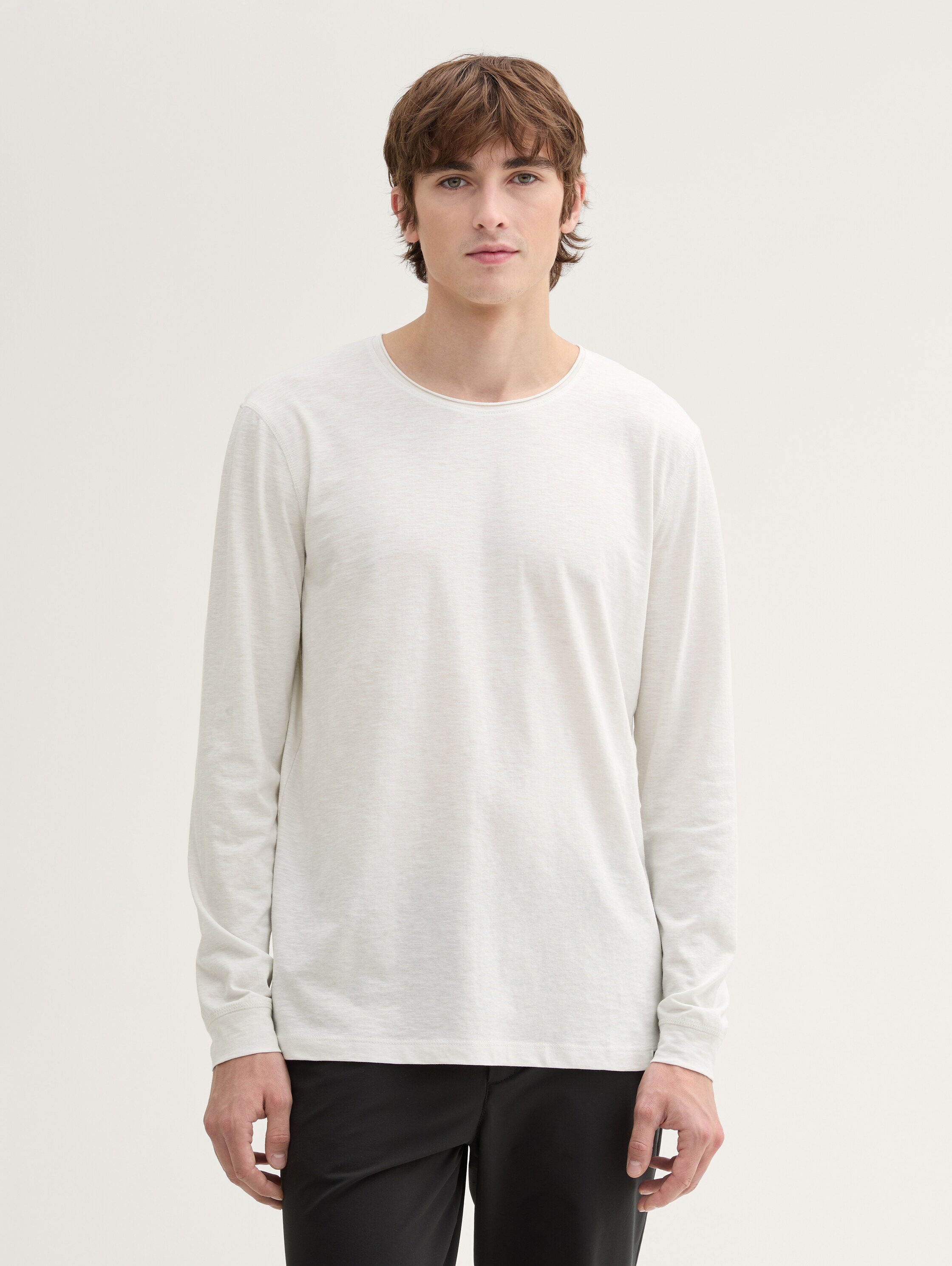 Basic Langarmshirt - white_light_grey - Ausschnitt Model-Vorderansicht