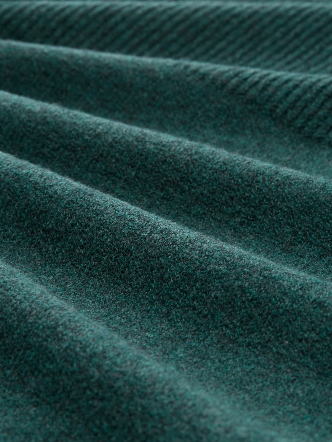 Strickkleid mit Stehkragen - Midnight Forest Green Mélange - Material-Ansicht