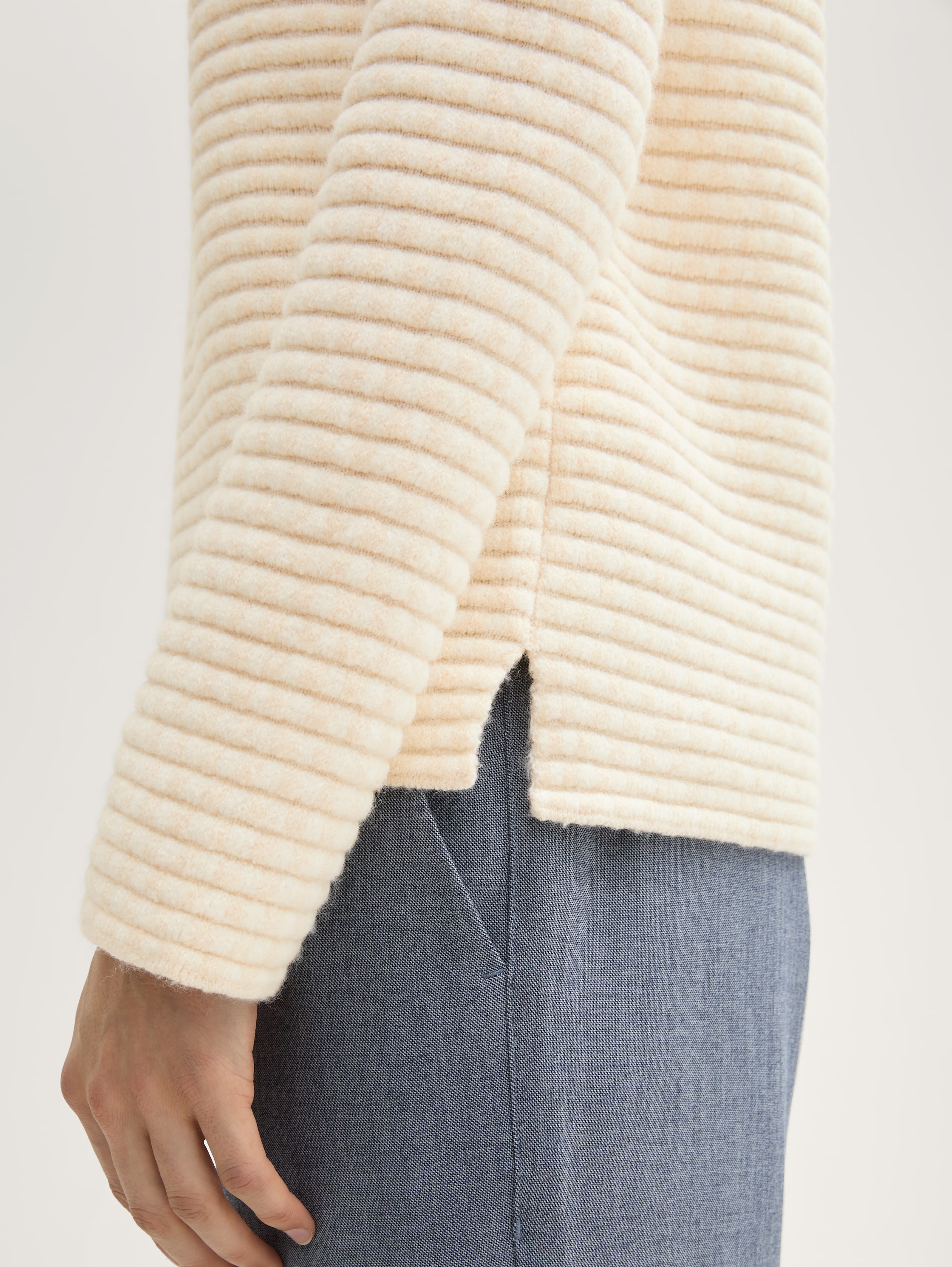 Strickpullover mit Stehkragen - white_doeskin_knit_structure - 