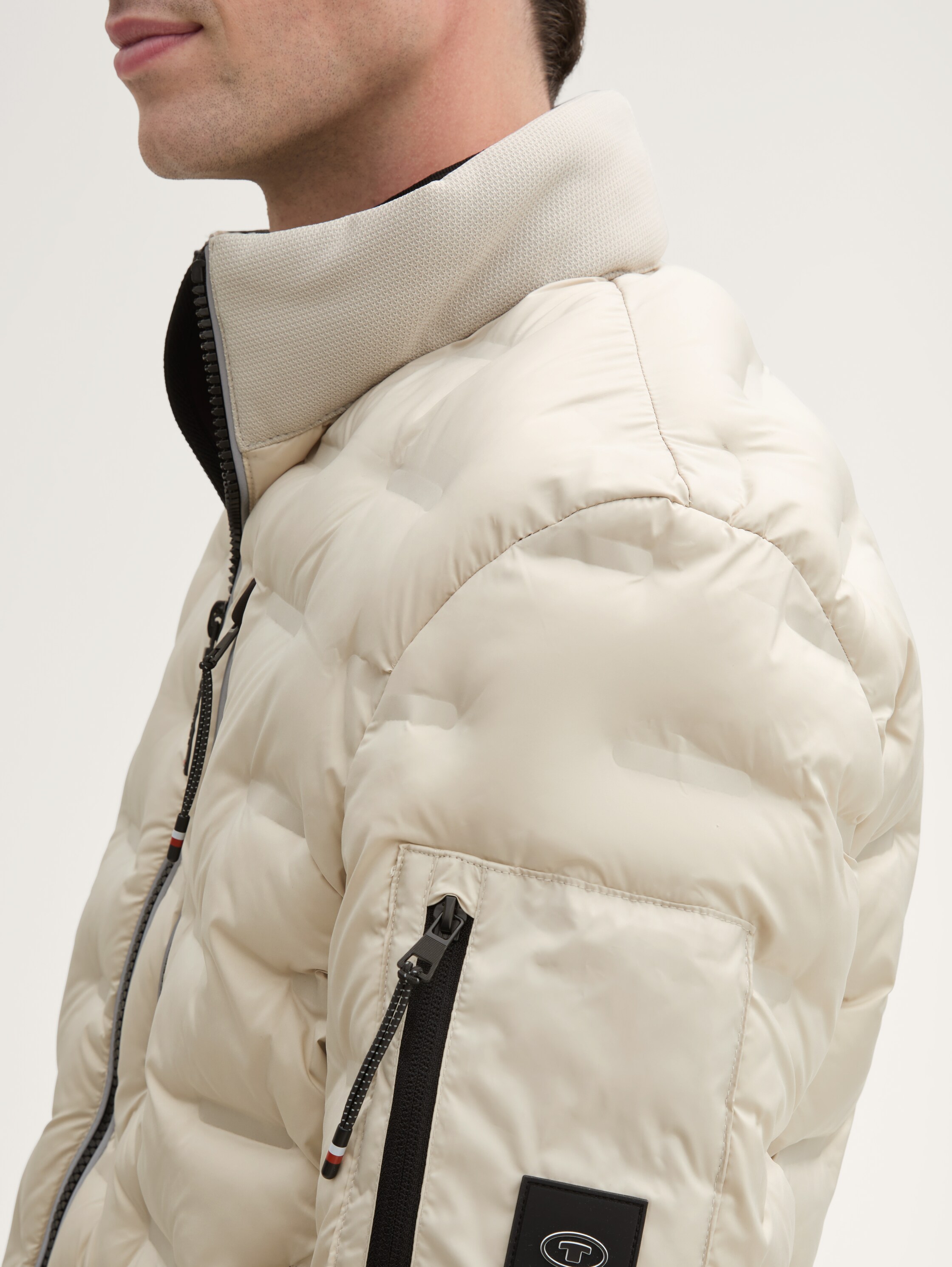 Hybrid Lightweight Steppjacke mit Kapuze im Stehkragen - 4