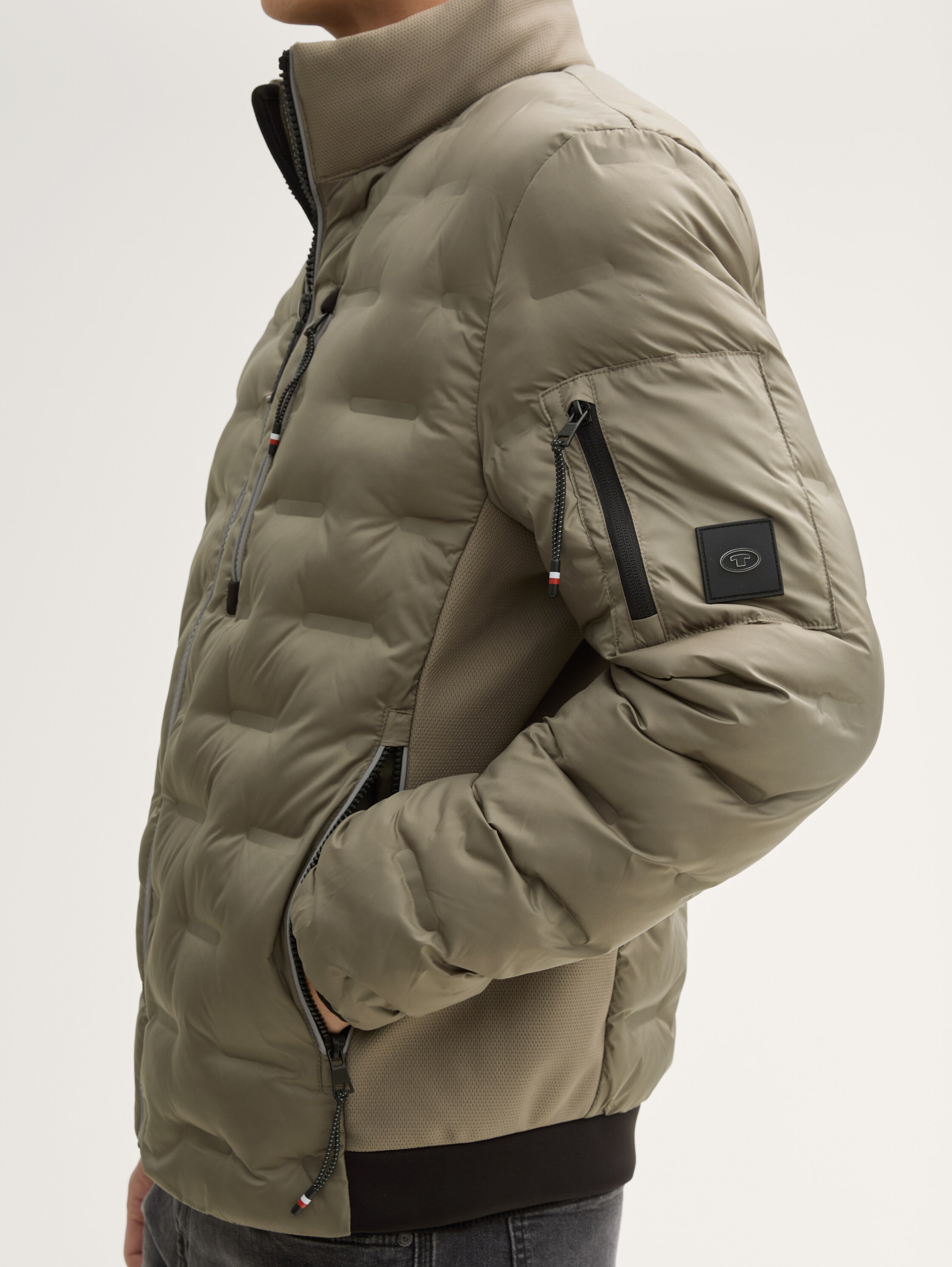 Hybrid Lightweight Steppjacke mit Kapuze im Stehkragen - 4