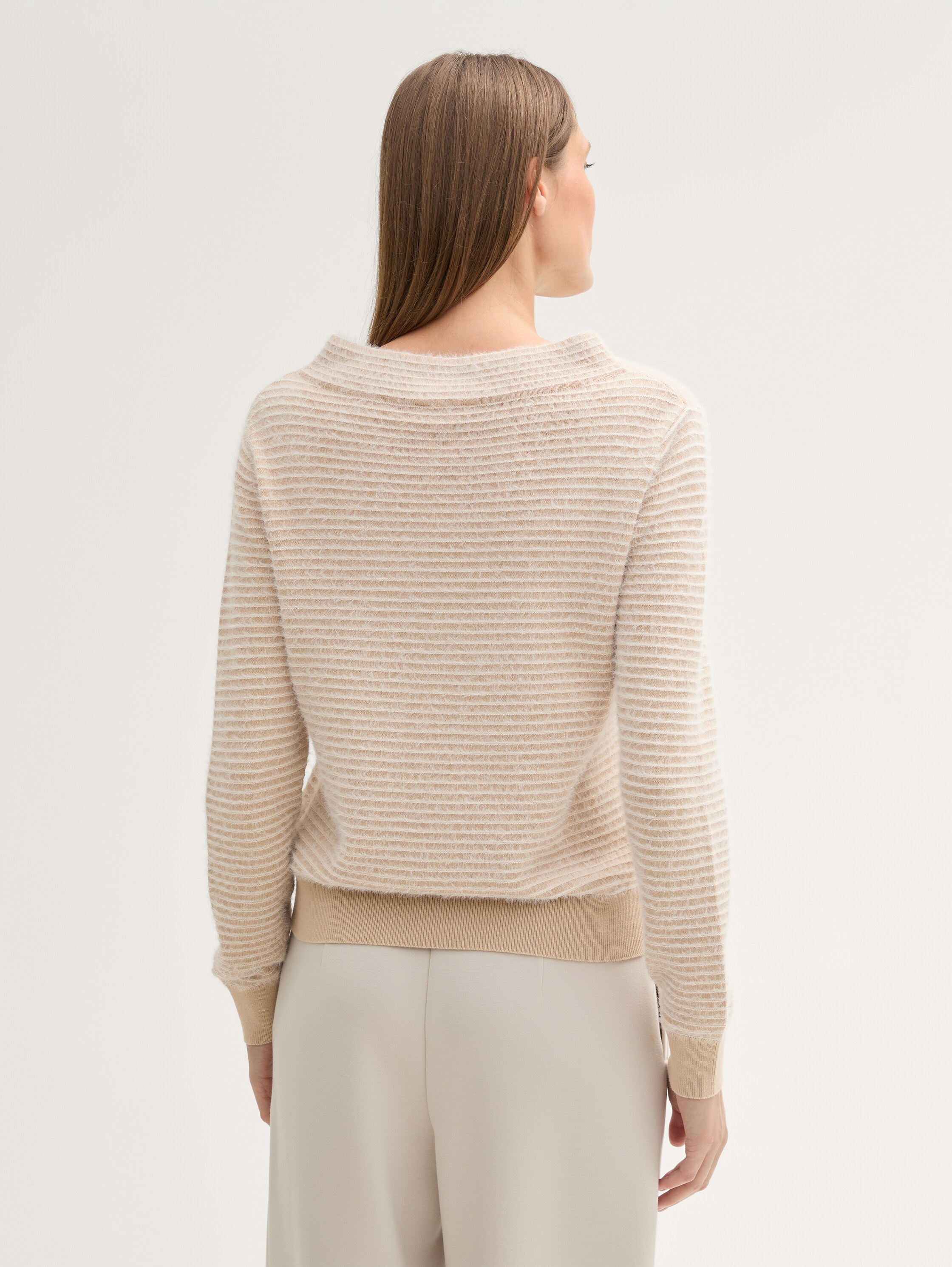 Strickpullover aus Federgarn - doeskin_1 - 