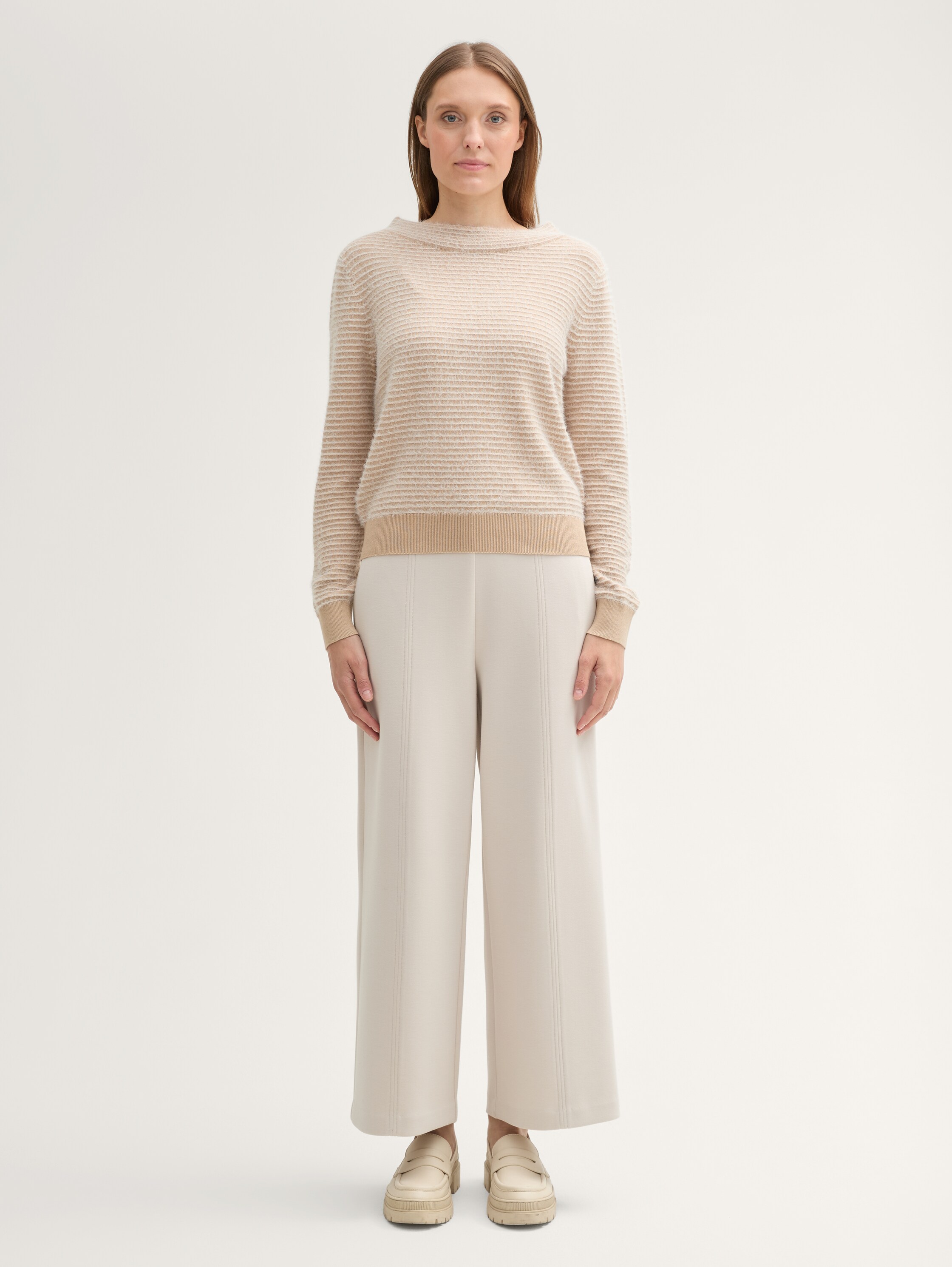 Strickpullover aus Federgarn - doeskin_1 - 