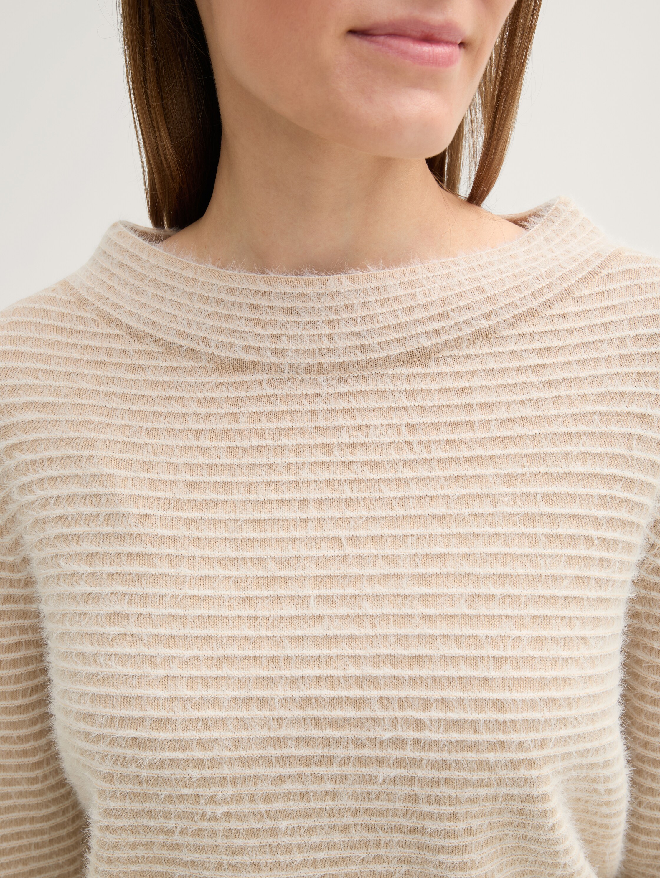 Strickpullover aus Federgarn - doeskin_1 - 