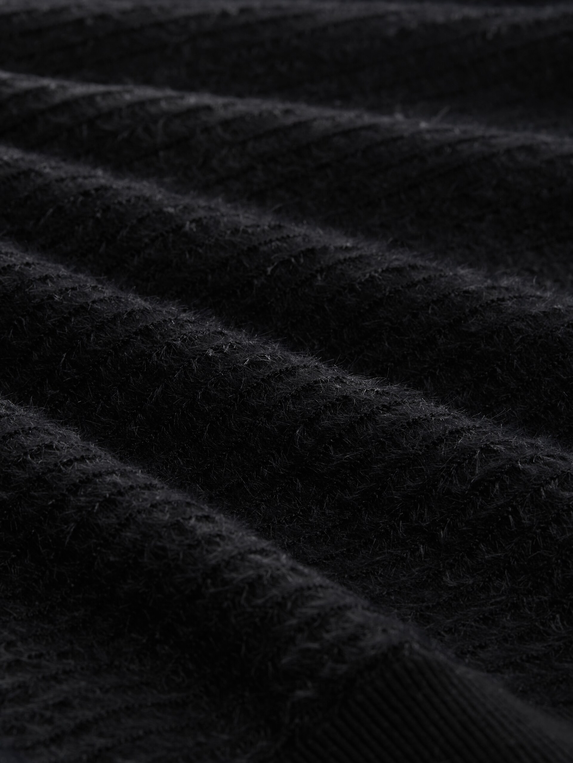 Strickpullover aus Federgarn - deep black - Material-Ansicht