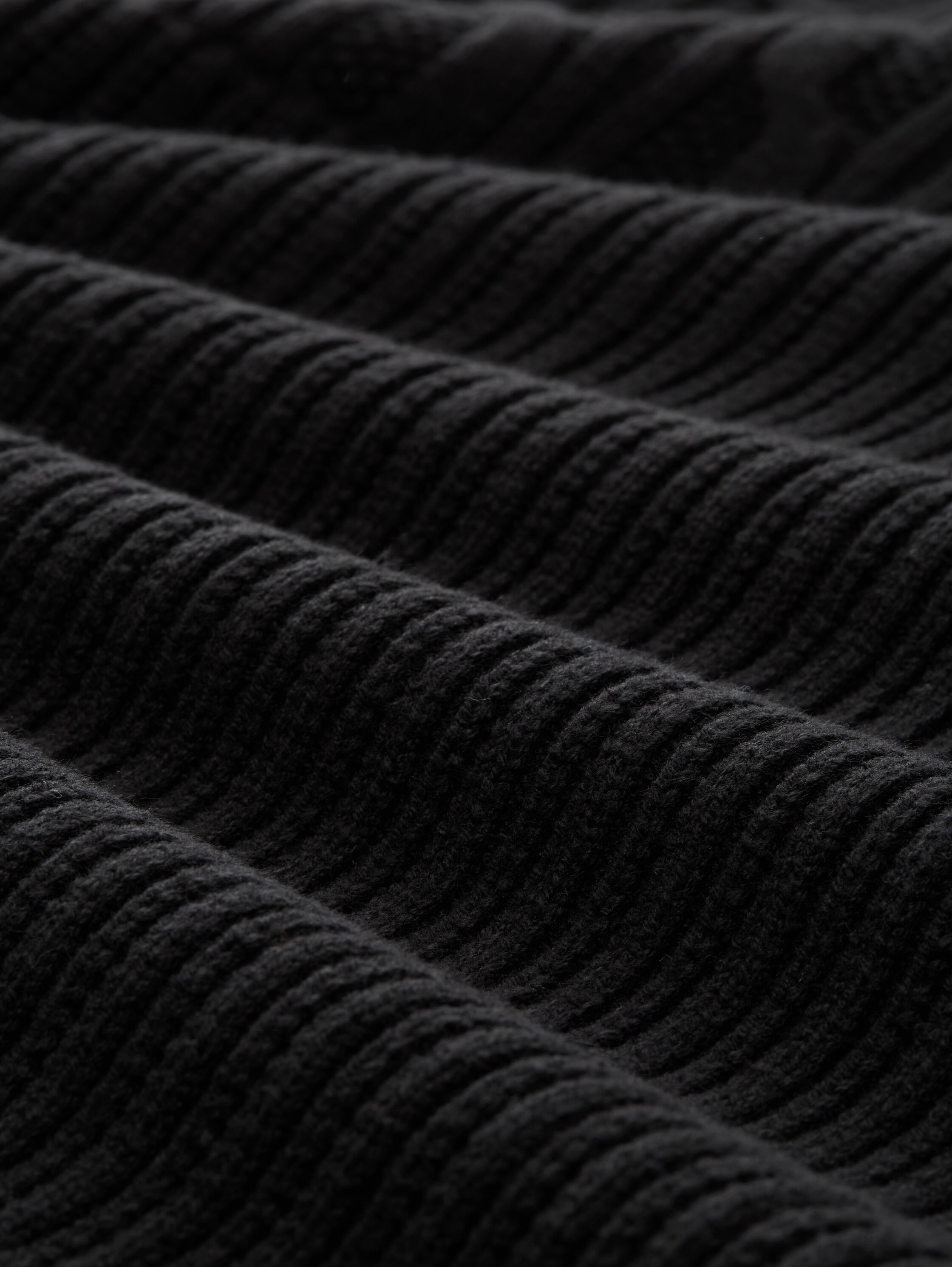 Rollkragenpullover mit Zopfmuster - black - 