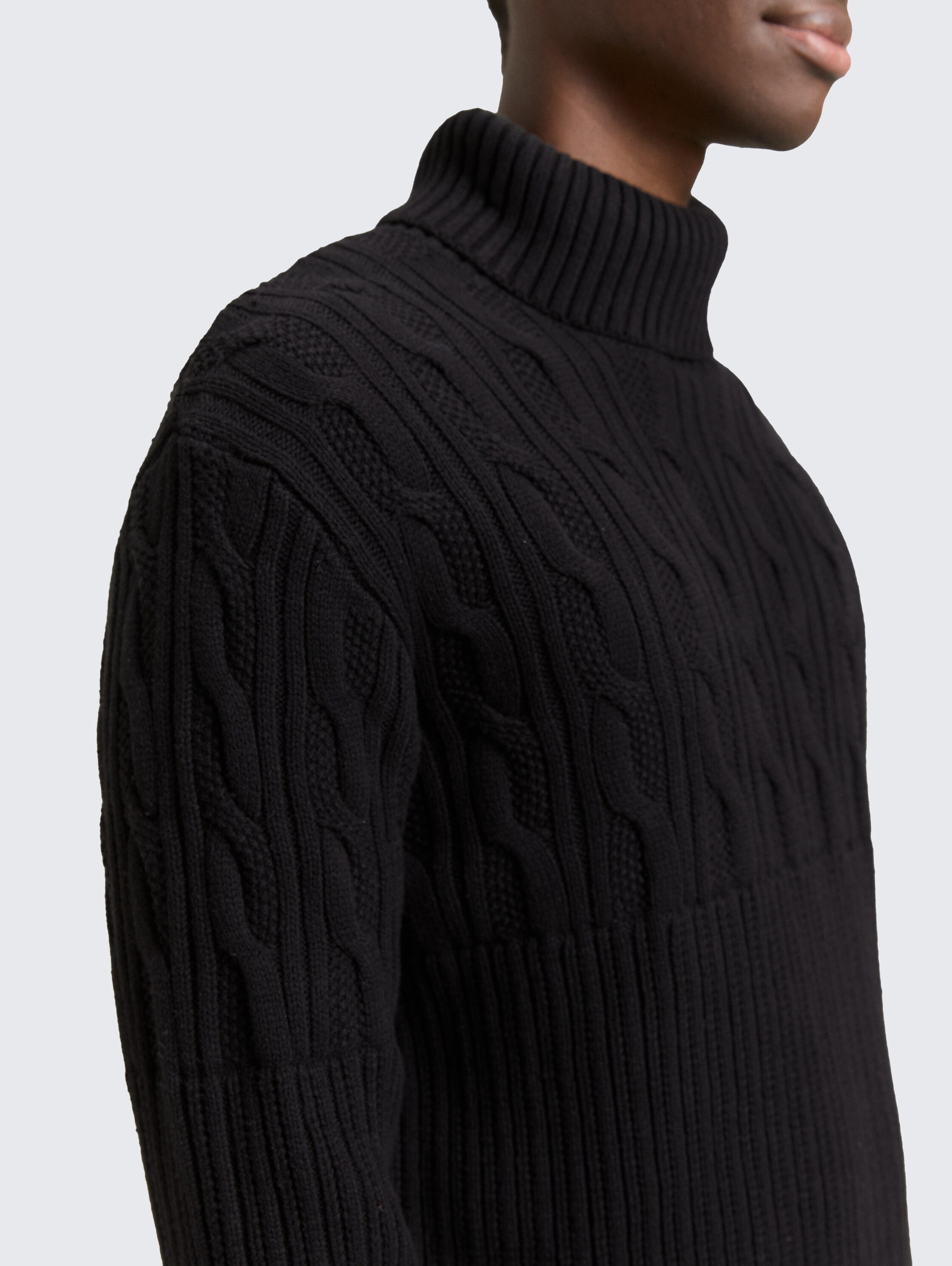 Rollkragenpullover mit Zopfmuster - black - 