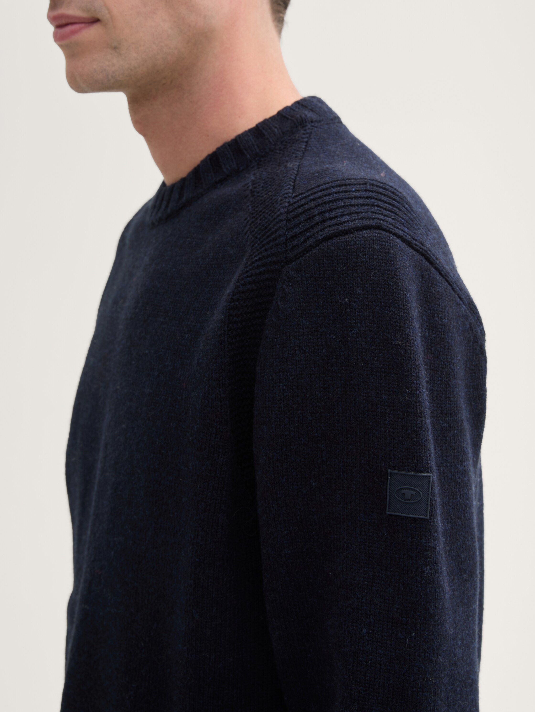 Cosy Strickpullover mit Logo-Badge - knitted_navy_melange - 