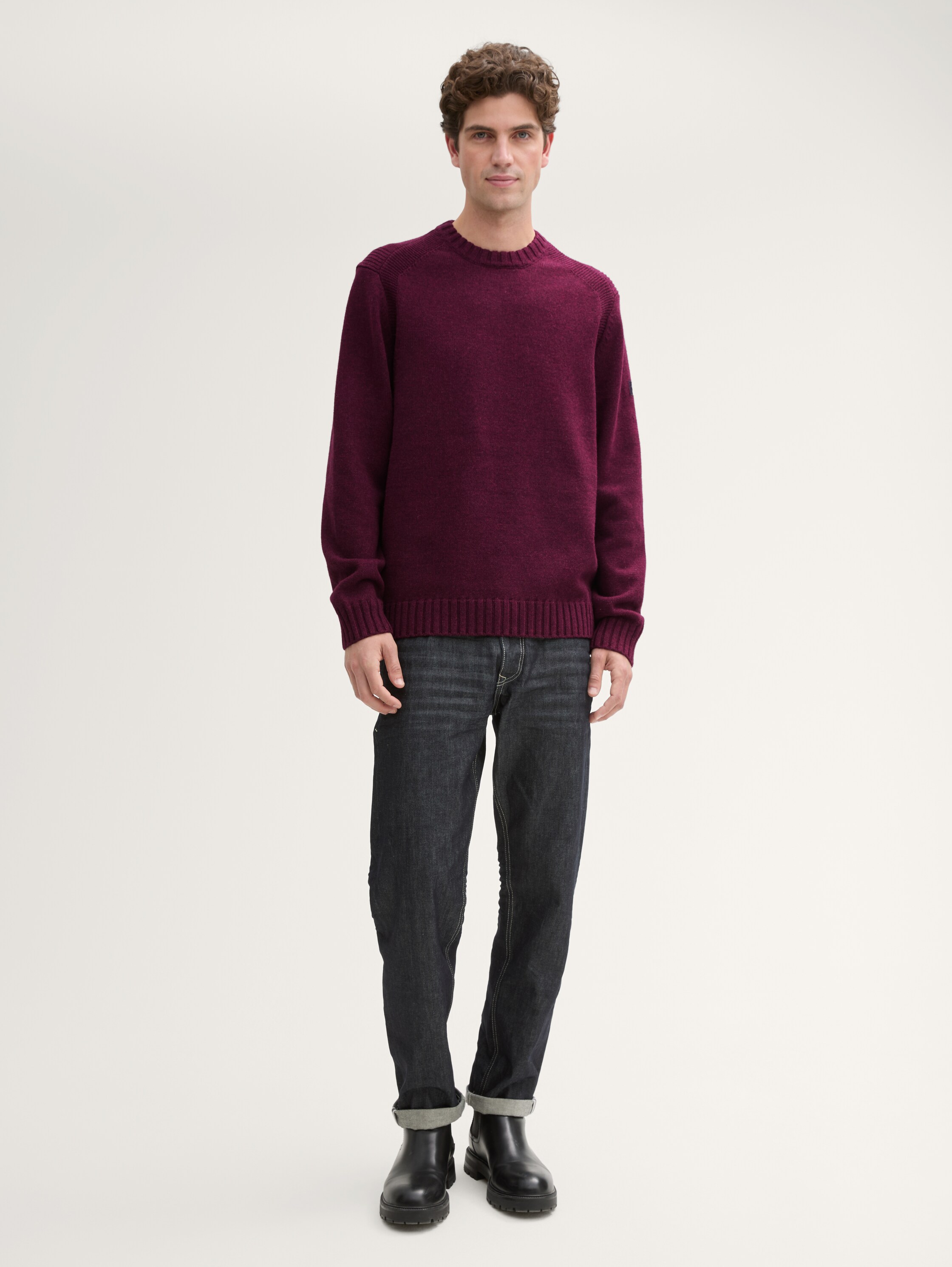 Cosy Strickpullover mit Logo-Badge - grape red melange - Model-Vorderansicht