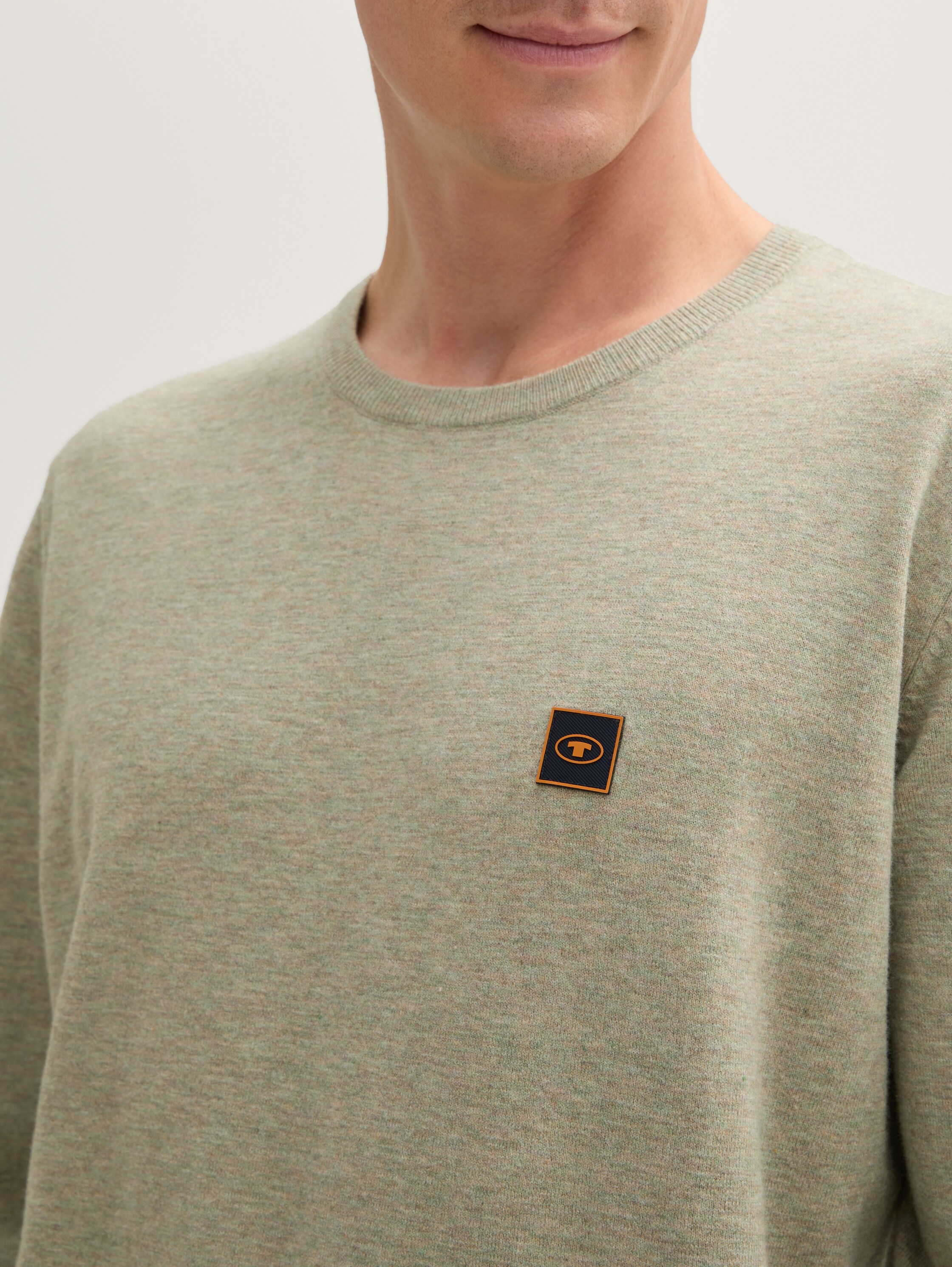 Strickpullover mit Logo Badge - prairie_grass_green_melange - 