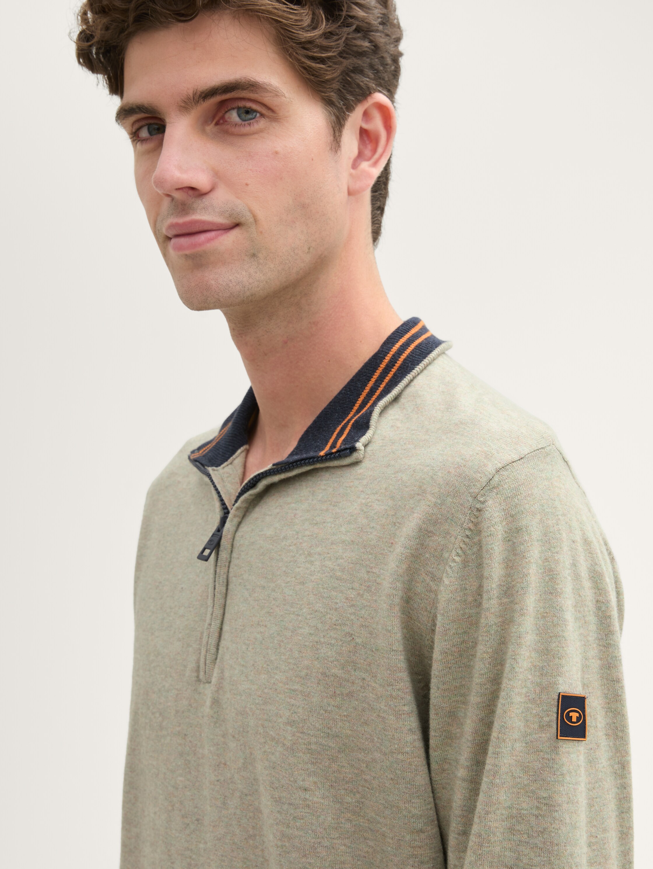 Troyer Strickpullover mit Logo-Badge - prairie_grass_green_melange - 