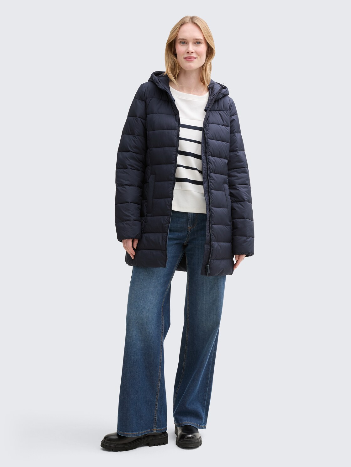 Lightweight Steppmantel mit wasserabweisender Funktion - sky captain blue - seitliche Model-Ansicht