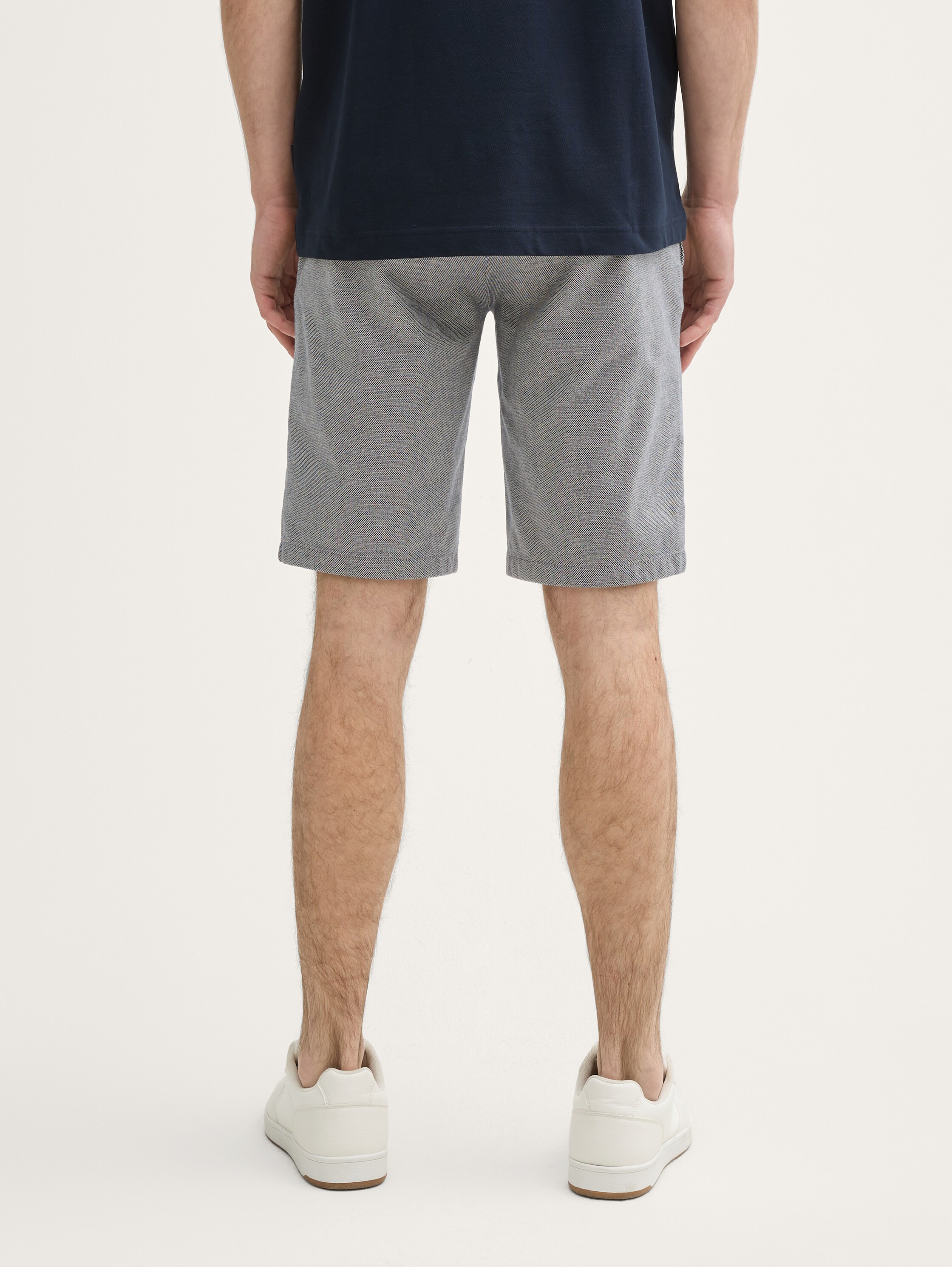 Stretch Slim Chino Shorts mit Gürtel - white_navy_zig_zag_structure - 