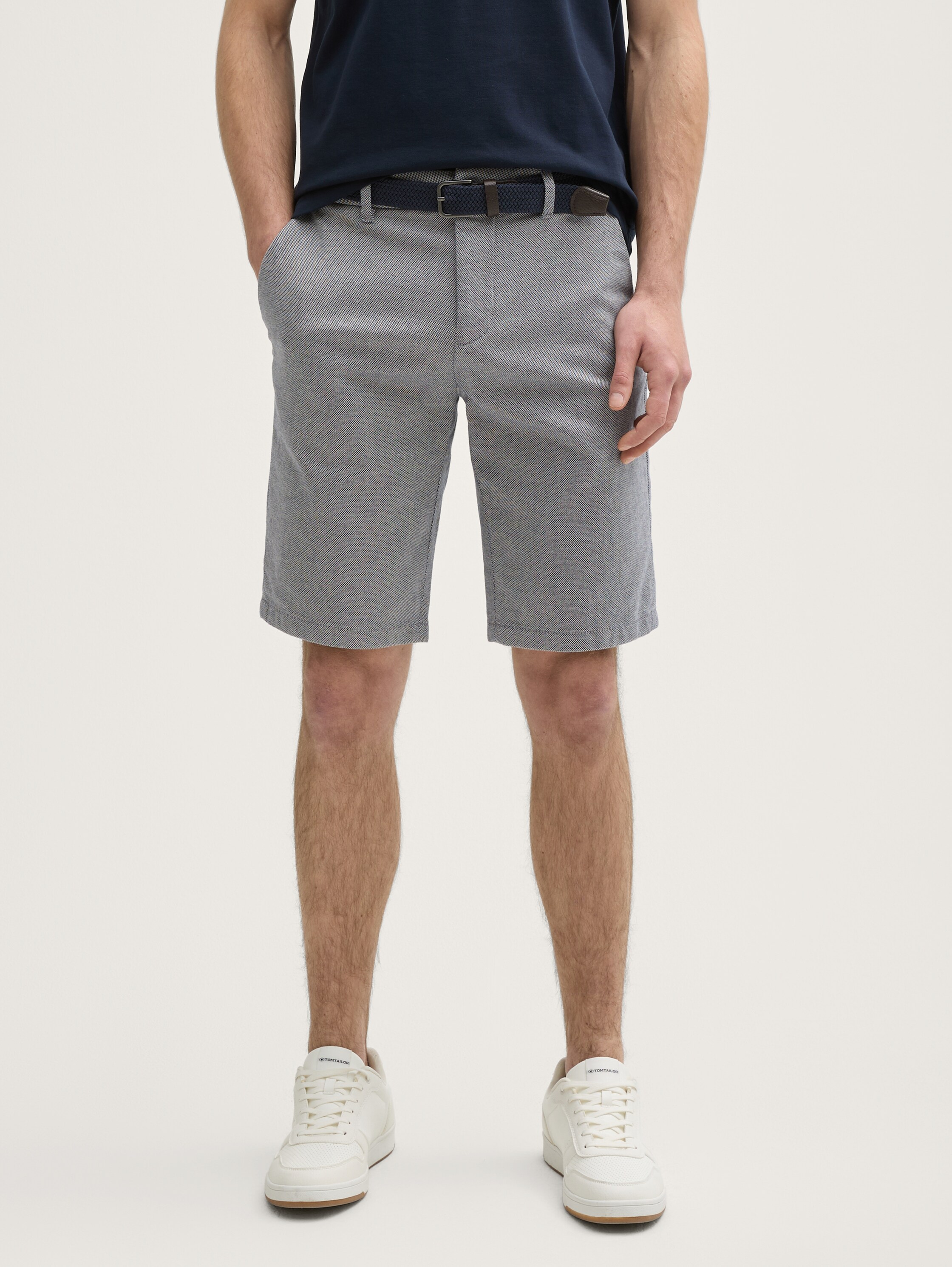 Stretch Slim Chino Shorts mit Gürtel - white_navy_zig_zag_structure - 