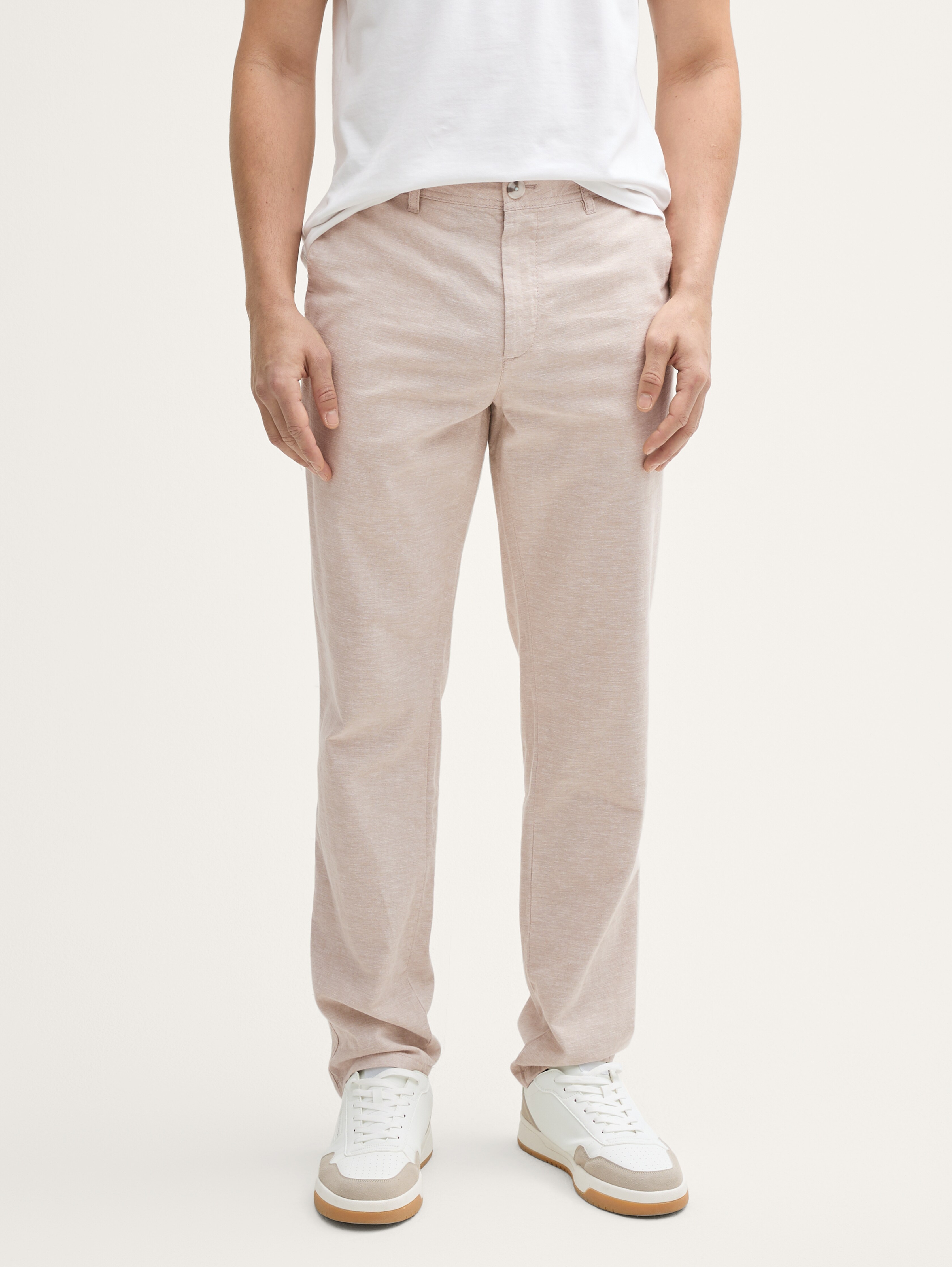 【送料&関税込】Tom Ford Highrise llic Effect Trousers Low-rise cotton-blend chinos in beige - Tom Ford | Mytheresa